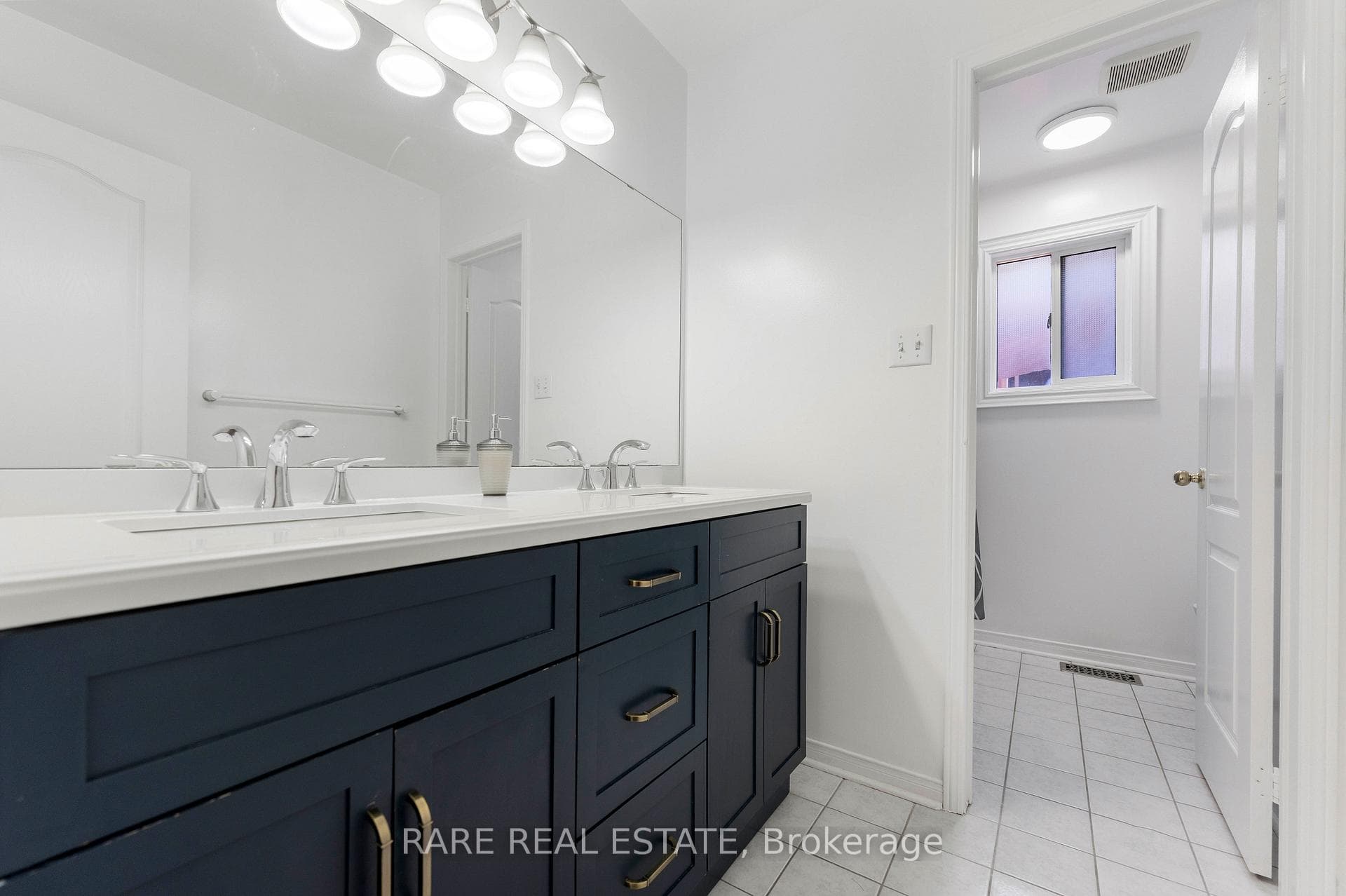 33 SOUTHBEND Drive - Detached photo 13 of 50 in Brampton, Ontario