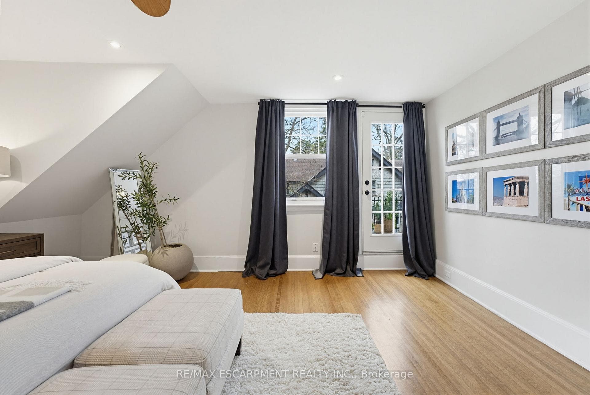 3083 LAKESHORE Road - Detached photo 17 of 50 in Burlington, Ontario