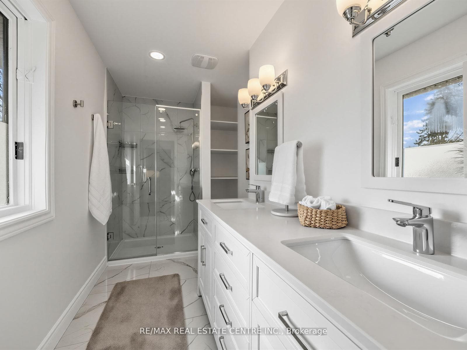 592 Montbeck Crescent - Detached photo 29 of 50 in Mississauga, Ontario