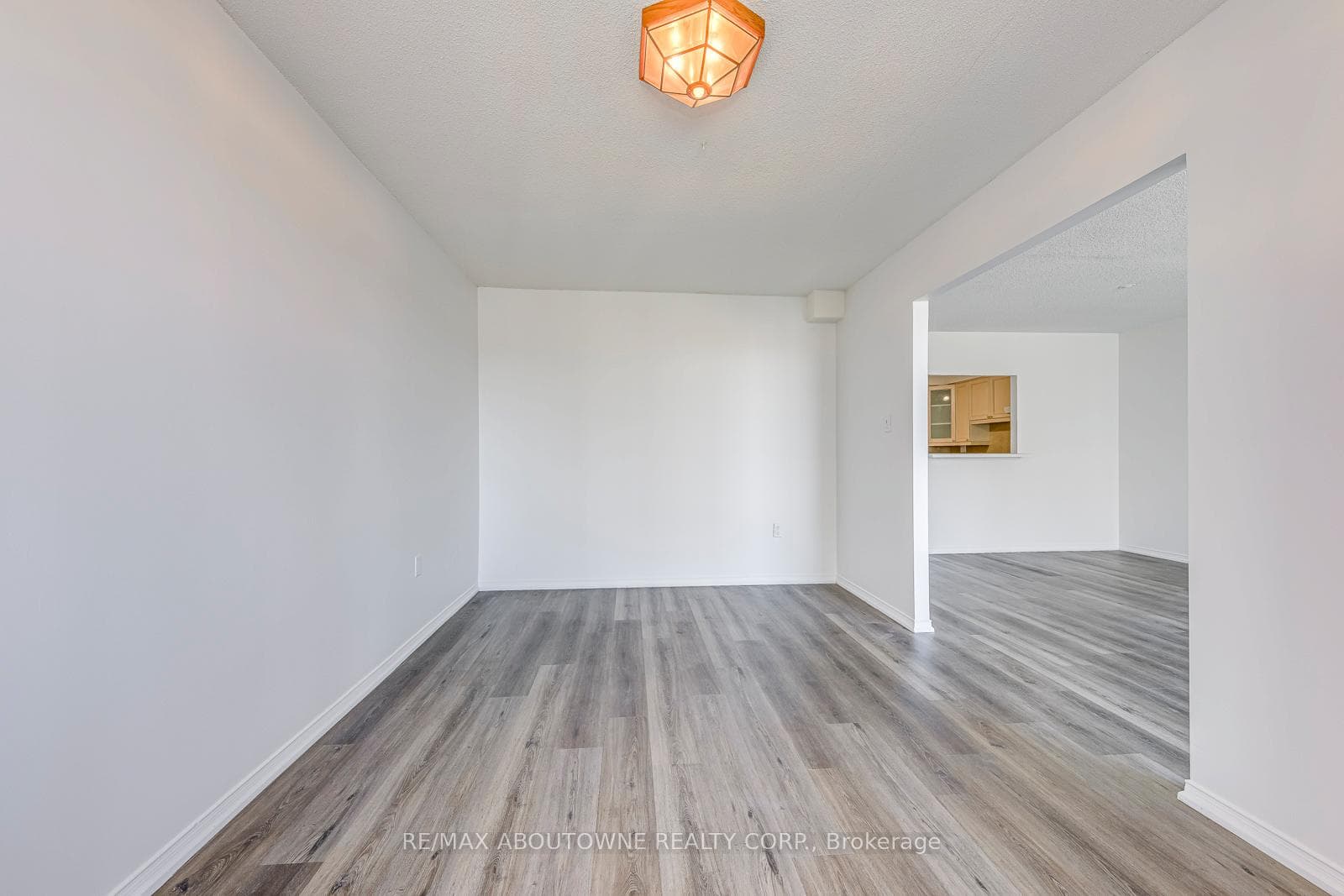 1270 Maple Crossing Boulevard Unit 1705 - Condo photo 15 of 44 in Burlington, Ontario