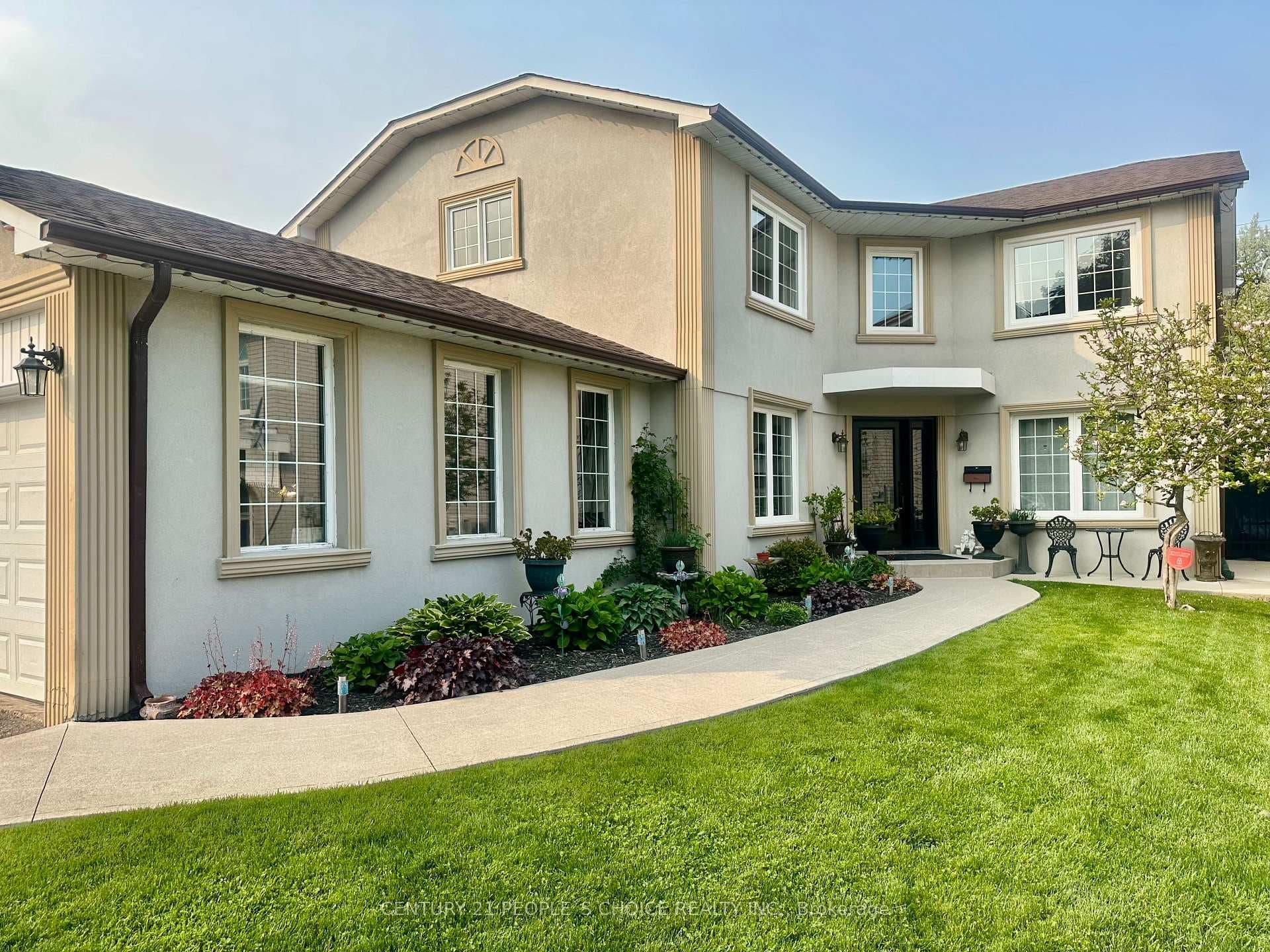 32 Madrid Crescent - home for sale in Brampton, Ontario