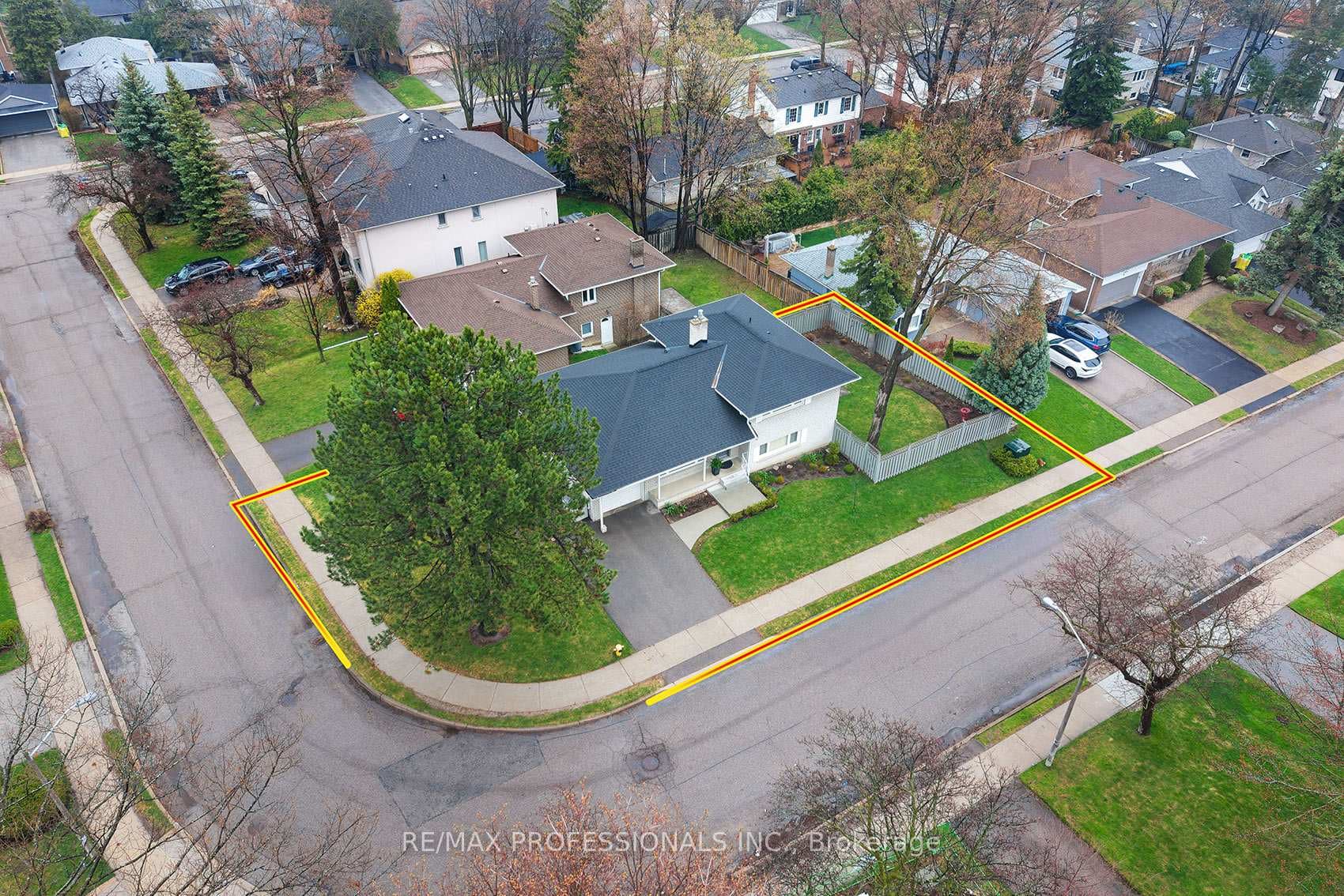 19 Boxwood Road - Detached photo 4 of 40 in Etobicoke (Islington / Rexdale), Ontario
