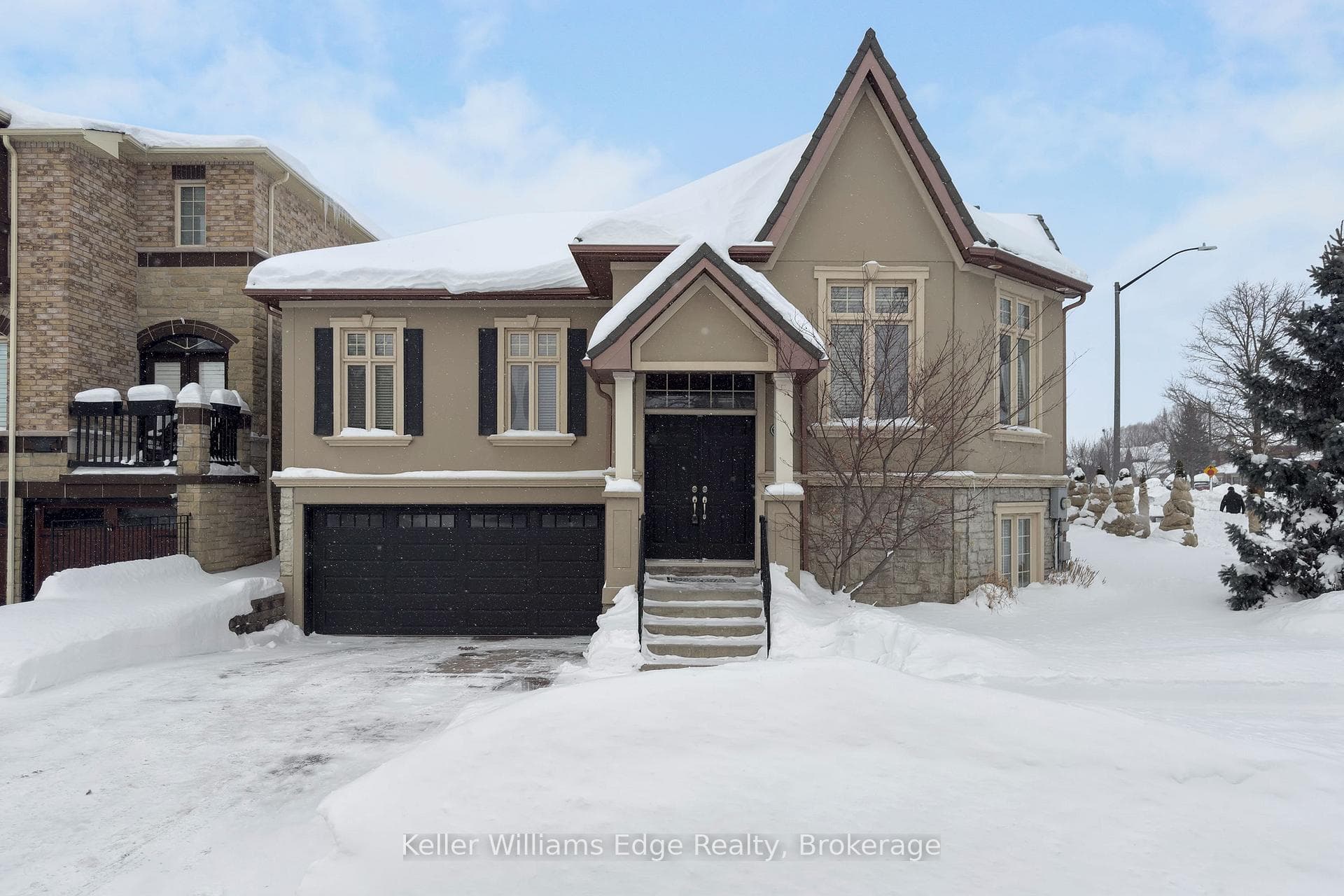 2201 Blackbird Court - home for sale in Oakville, Ontario