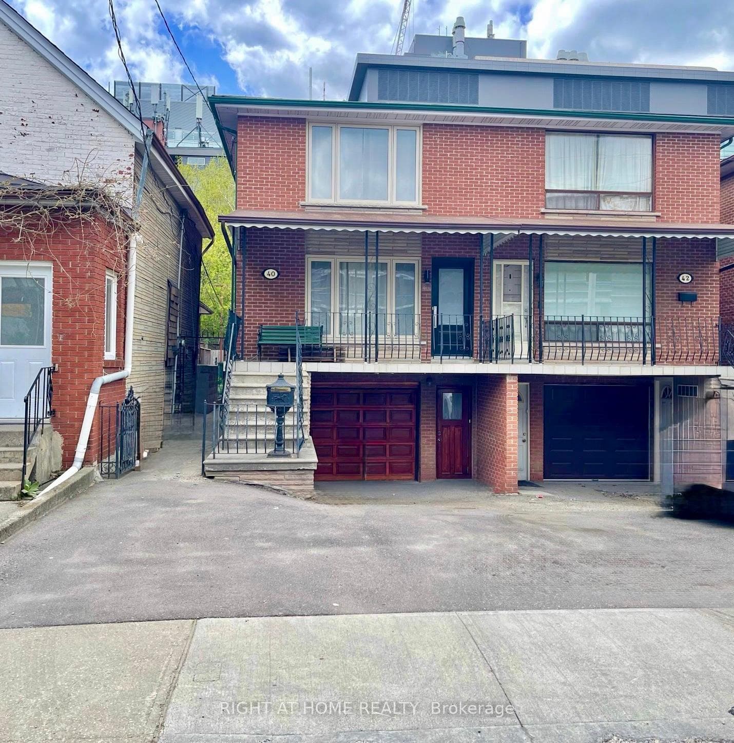 40 Bellevue Avenue - Semi-Detached photo 1 of 34 in Downtown Toronto / Waterfront, Ontario