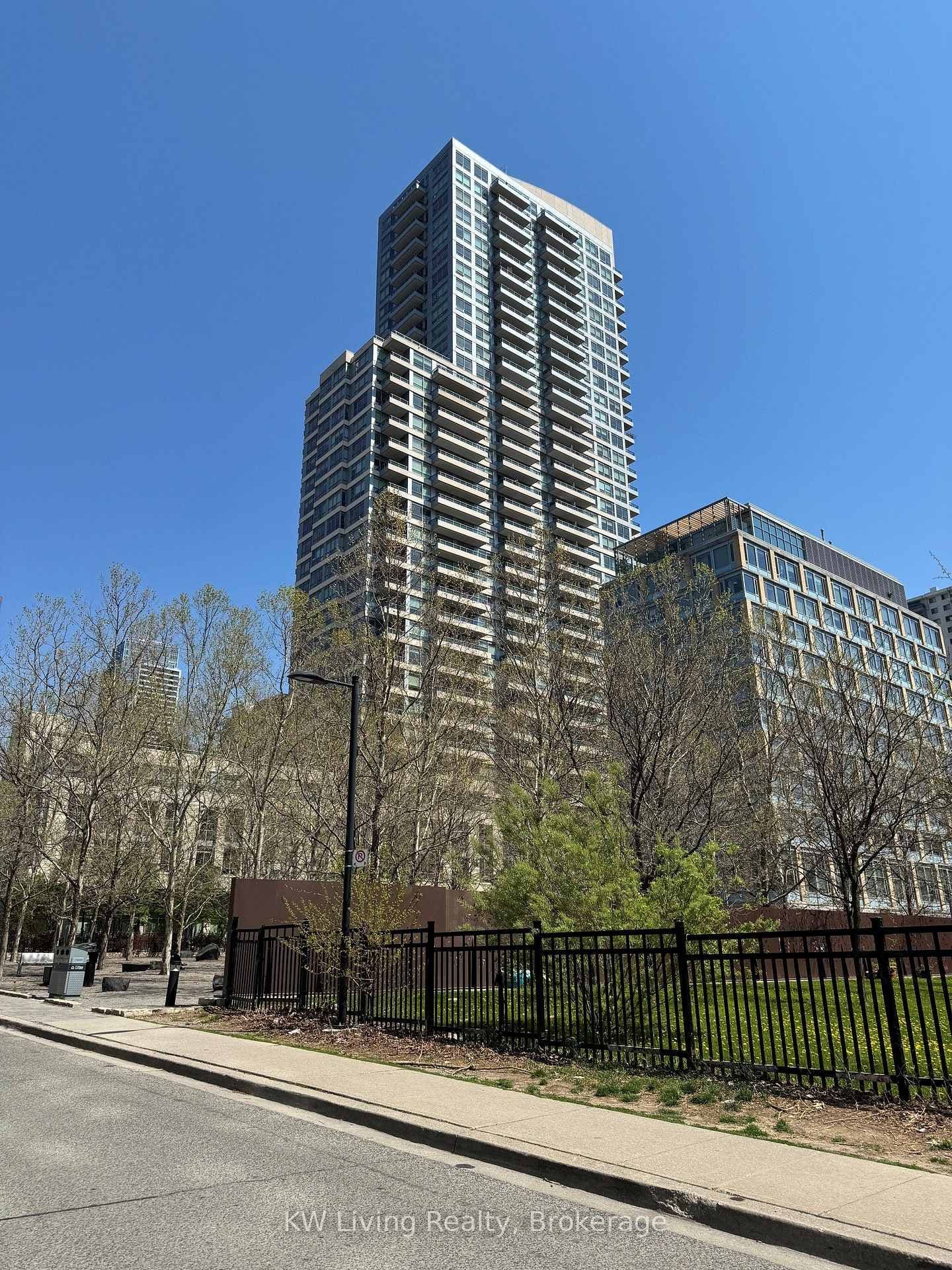 500 Sherbourne Street Unit 1010 - home for sale in Regent Park / Cabbagetown / St. James Town, Ontario