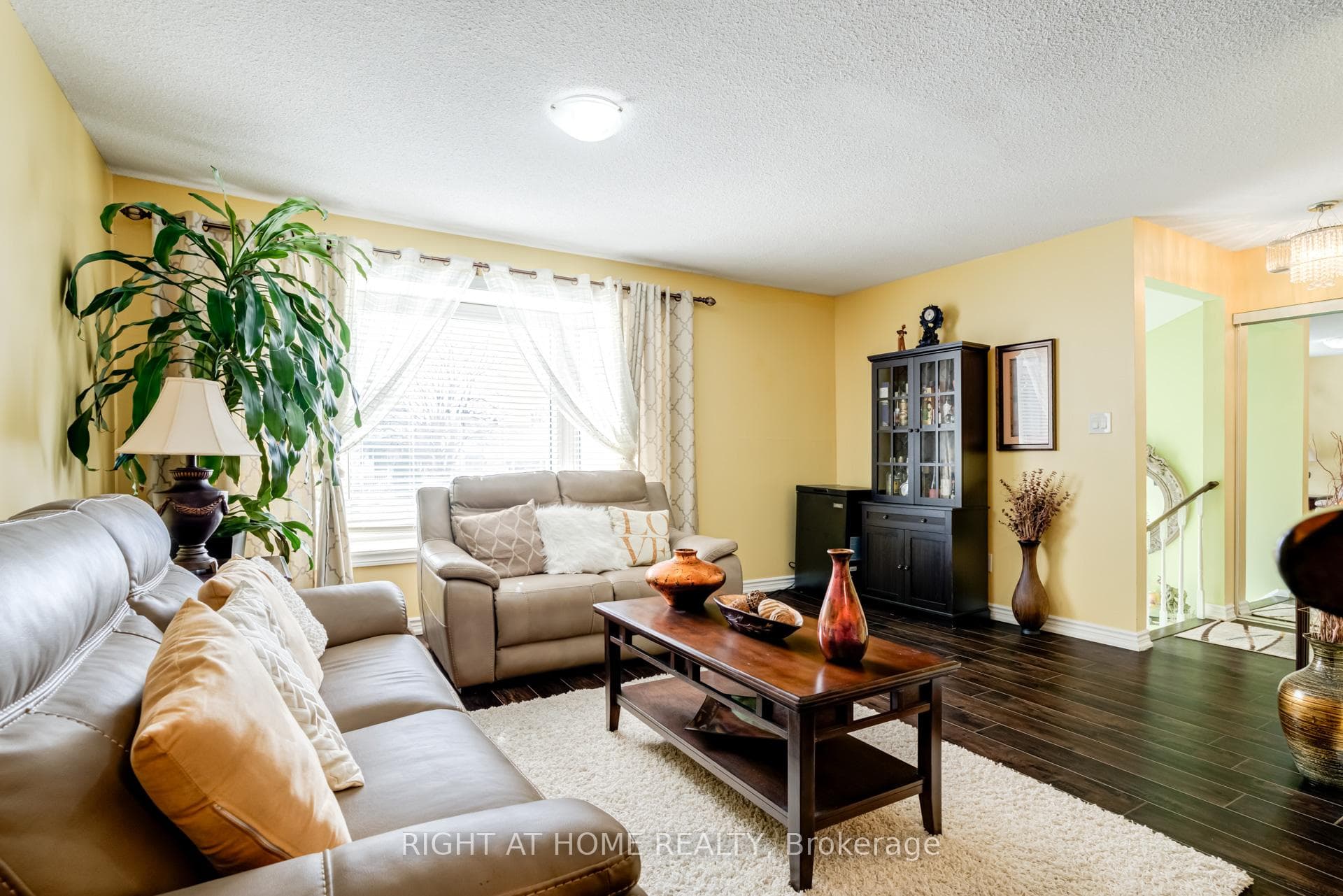 40 Salisbury Circle - Semi-Detached photo 8 of 50 in Brampton, Ontario