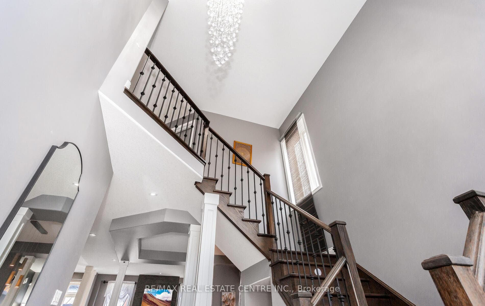 31 Rianna Court - Single Family Home photo 5 of 50 in Hamilton, Ontario