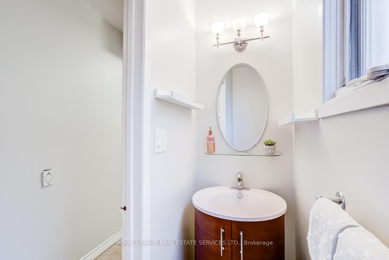 195 Cullum Court - Semi-Detached photo 29 of 43 in Burlington, Ontario