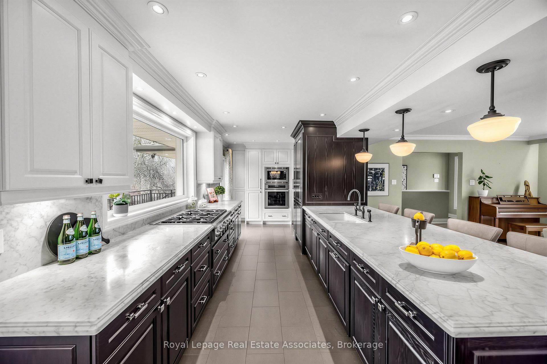 1561 Pinetree Crescent - Detached photo 6 of 42 in Mississauga, Ontario