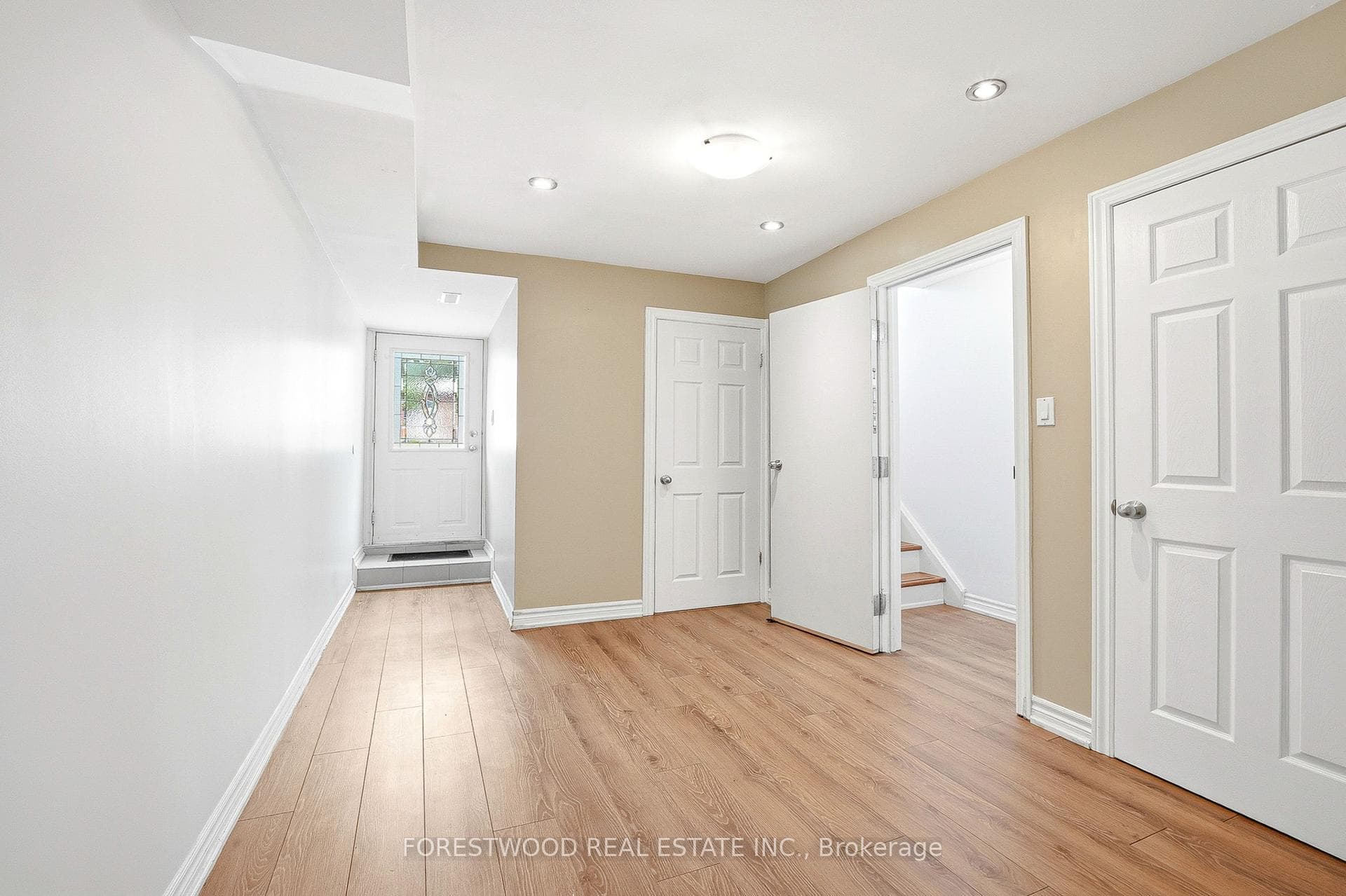 69 Surbray Grove - Semi-Detached photo 32 of 46 in Mississauga, Ontario