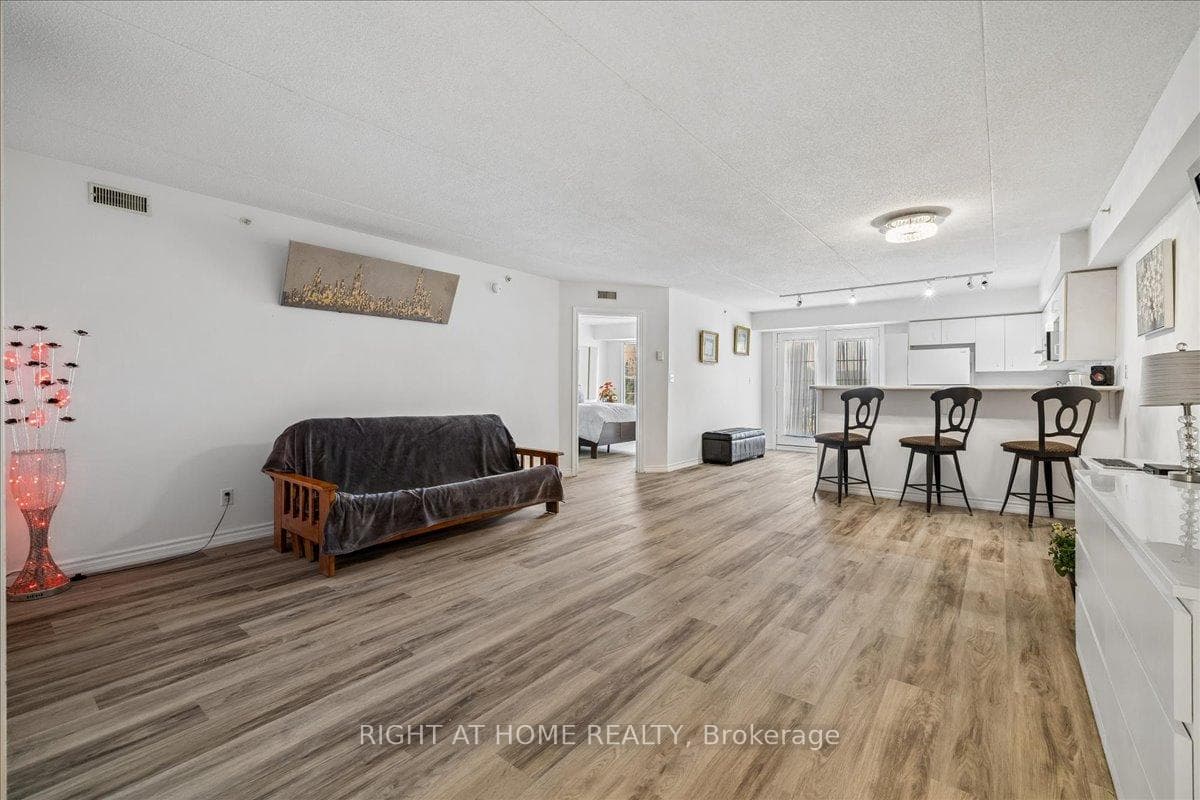 1451 Walker's Line Unit Unit # 312 - Condo photo 12 of 47 in Burlington, Ontario
