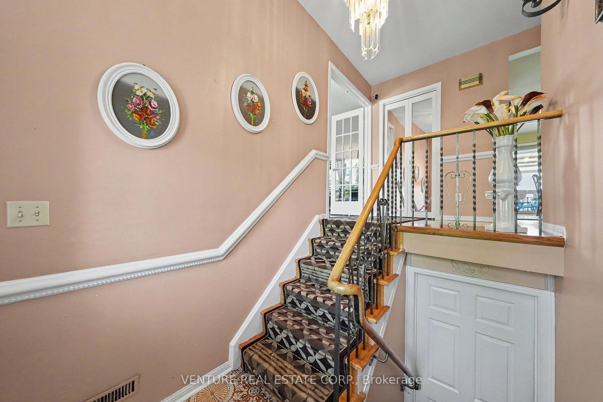 346 Centre Street - Detached photo 9 of 50 in Brampton, Ontario