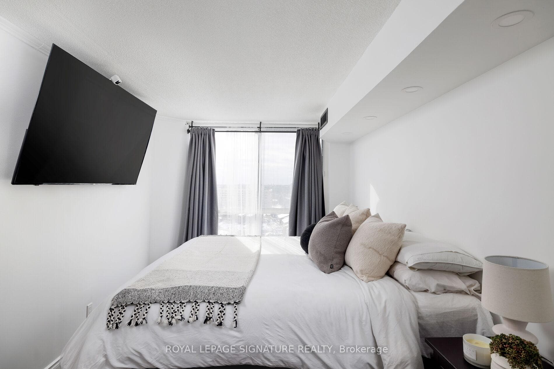 880 Dundas Street Unit 909 - Condo photo 12 of 25 in Mississauga, Ontario