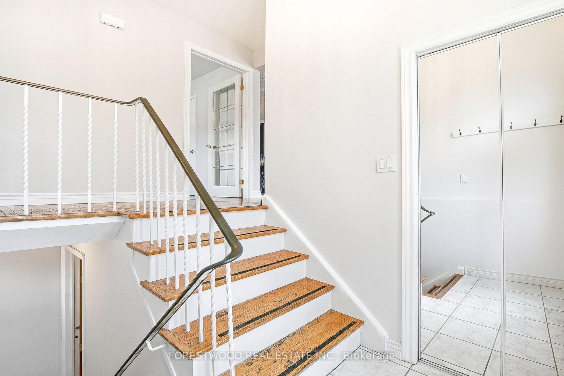 69 Surbray Grove - Semi-Detached photo 22 of 46 in Mississauga, Ontario