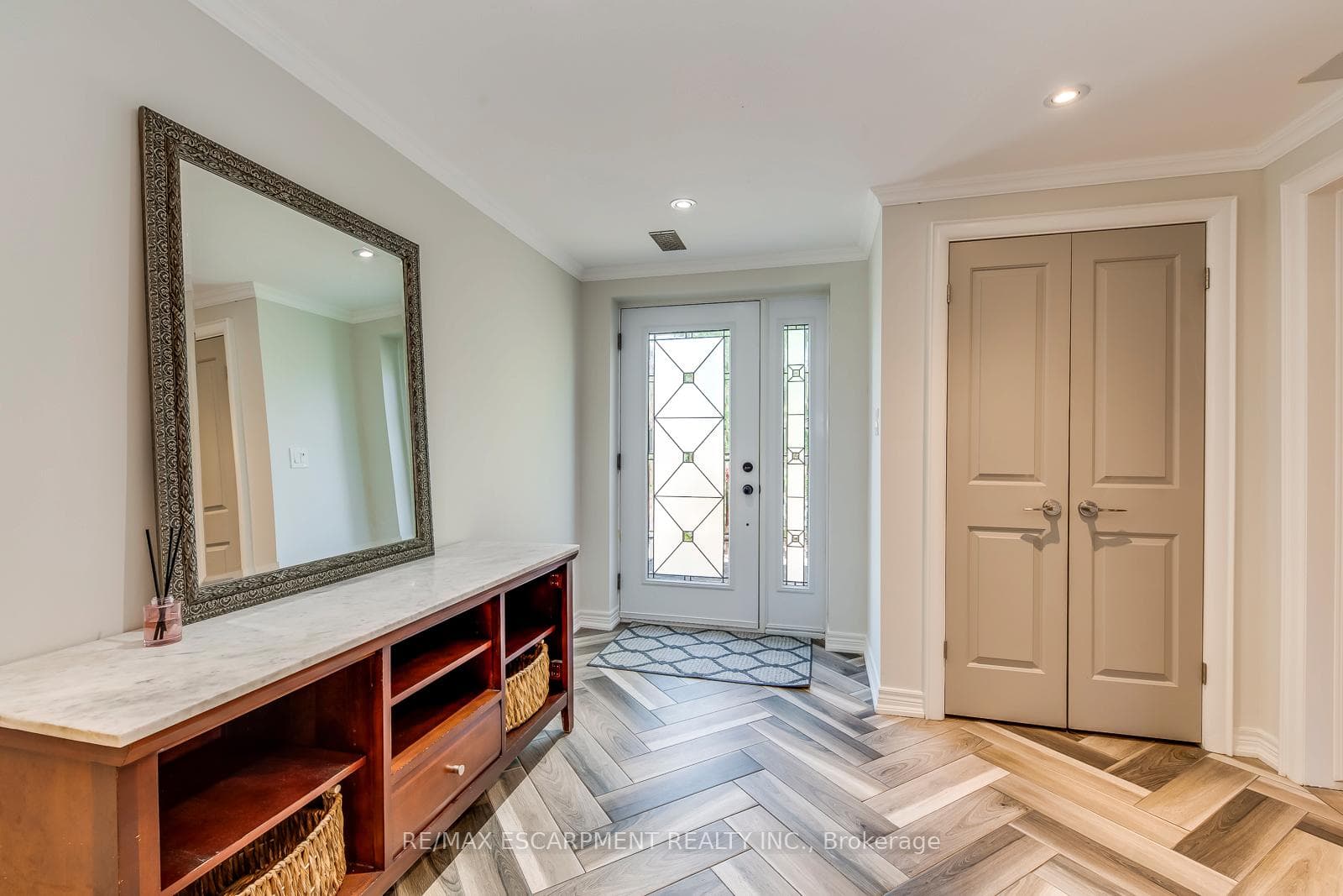4306 Lakeshore Road - Detached photo 32 of 45 in Burlington, Ontario