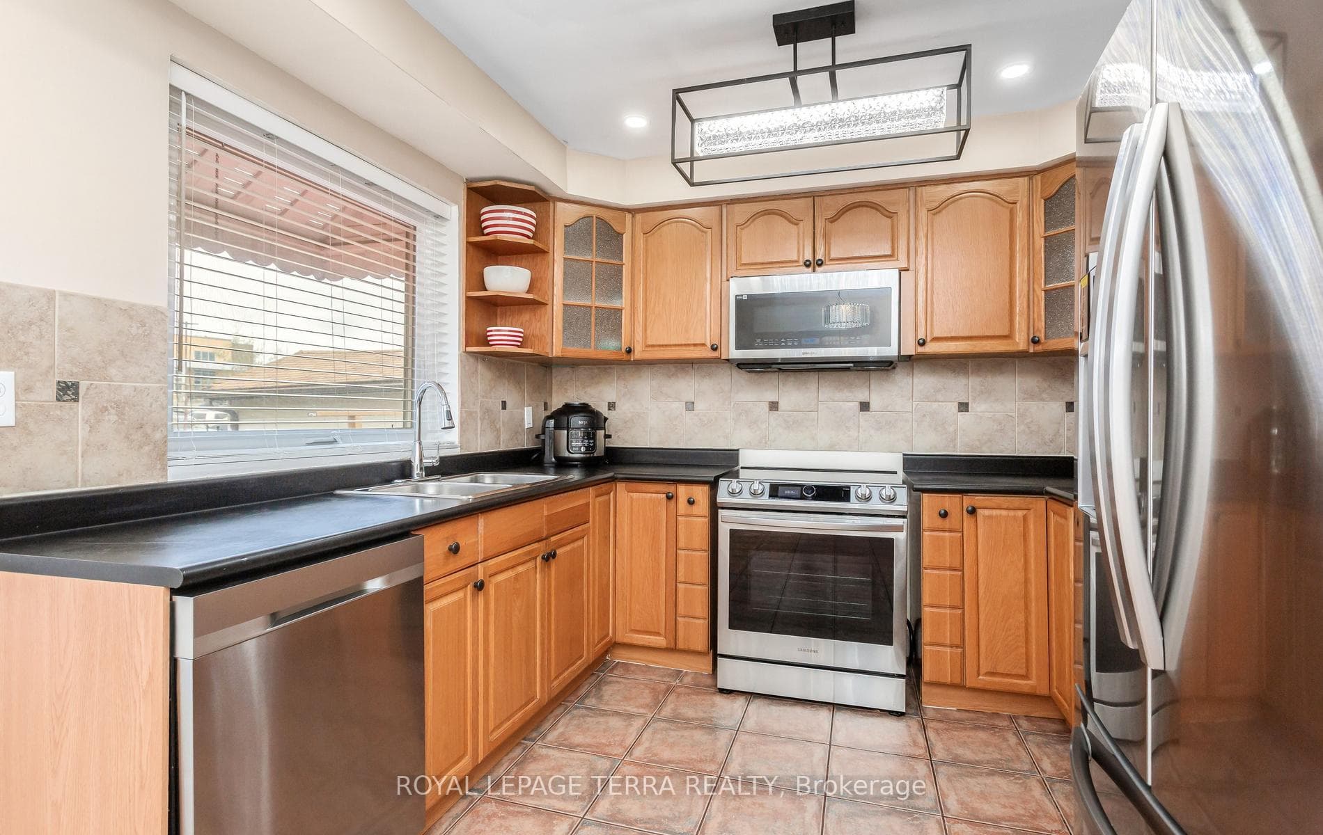 2475 Brookhurst Road - Semi-Detached photo 9 of 44 in Mississauga, Ontario