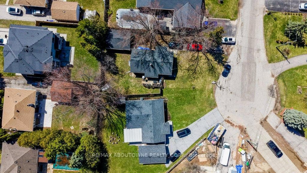 114 Ringwood Road - Detached photo 17 of 20 in Oakville, Ontario