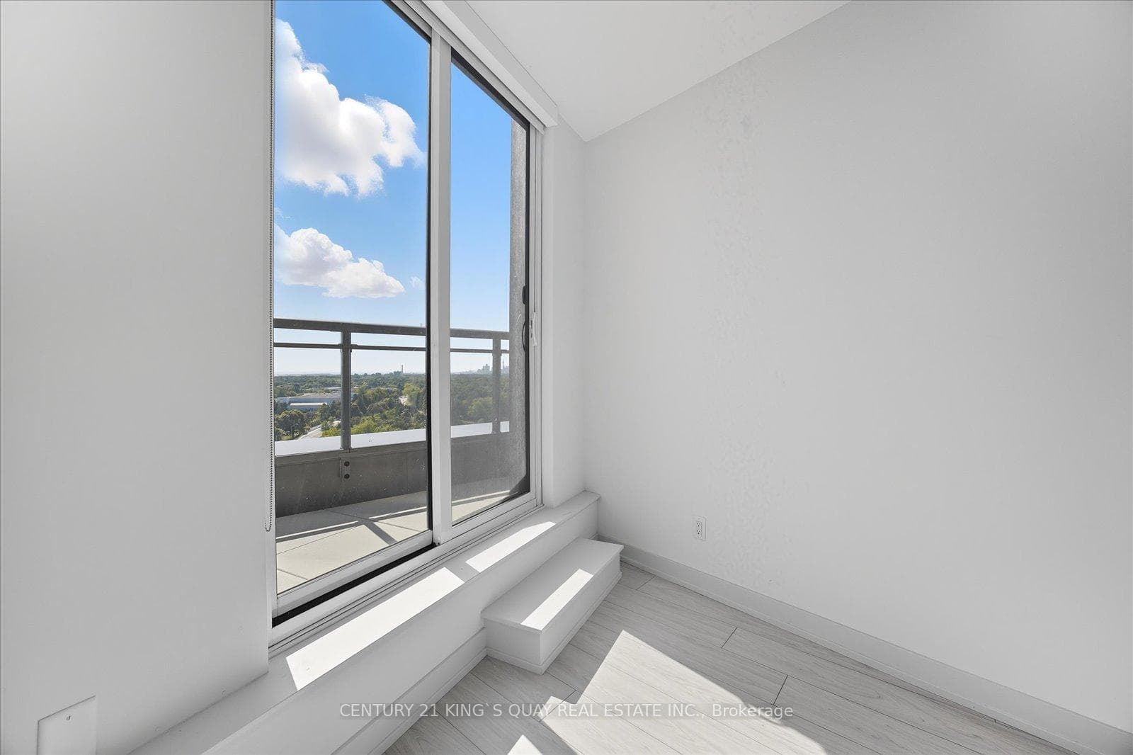90 Glen Everest Road Unit 1008 - Condo photo 8 of 50 in Birch Cliff / Cliffside, Ontario
