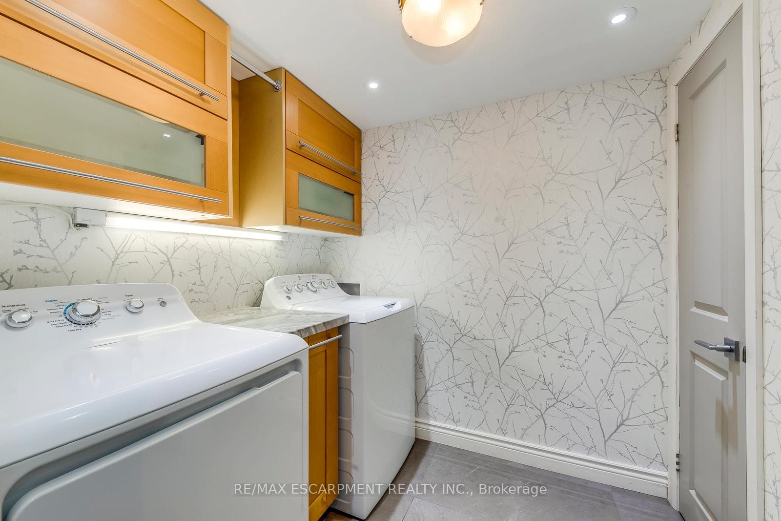 4306 Lakeshore Road - Detached photo 31 of 45 in Burlington, Ontario