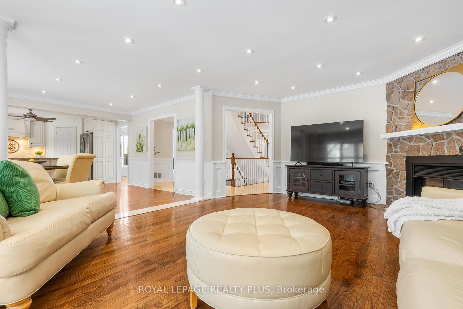 1504 Tanner Court - Detached photo 14 of 50 in Oakville, Ontario