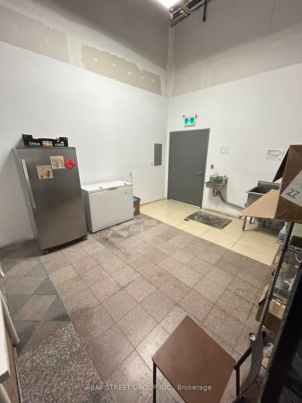 1000 Burnhamthorpe Road Unit 14 - Commercial photo 3 of 6 in Mississauga, Ontario