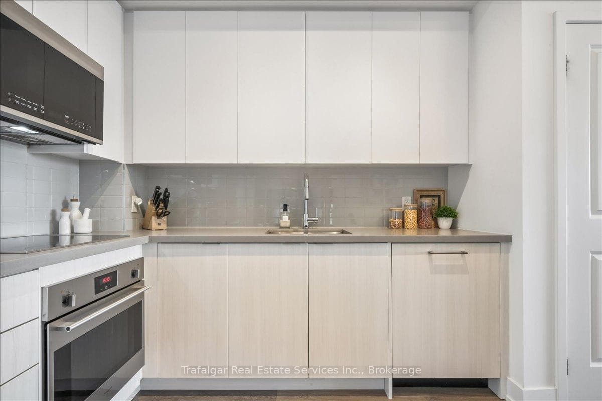 297 Oak Walk Drive Unit 1807 - Condo photo 11 of 35 in Oakville, Ontario