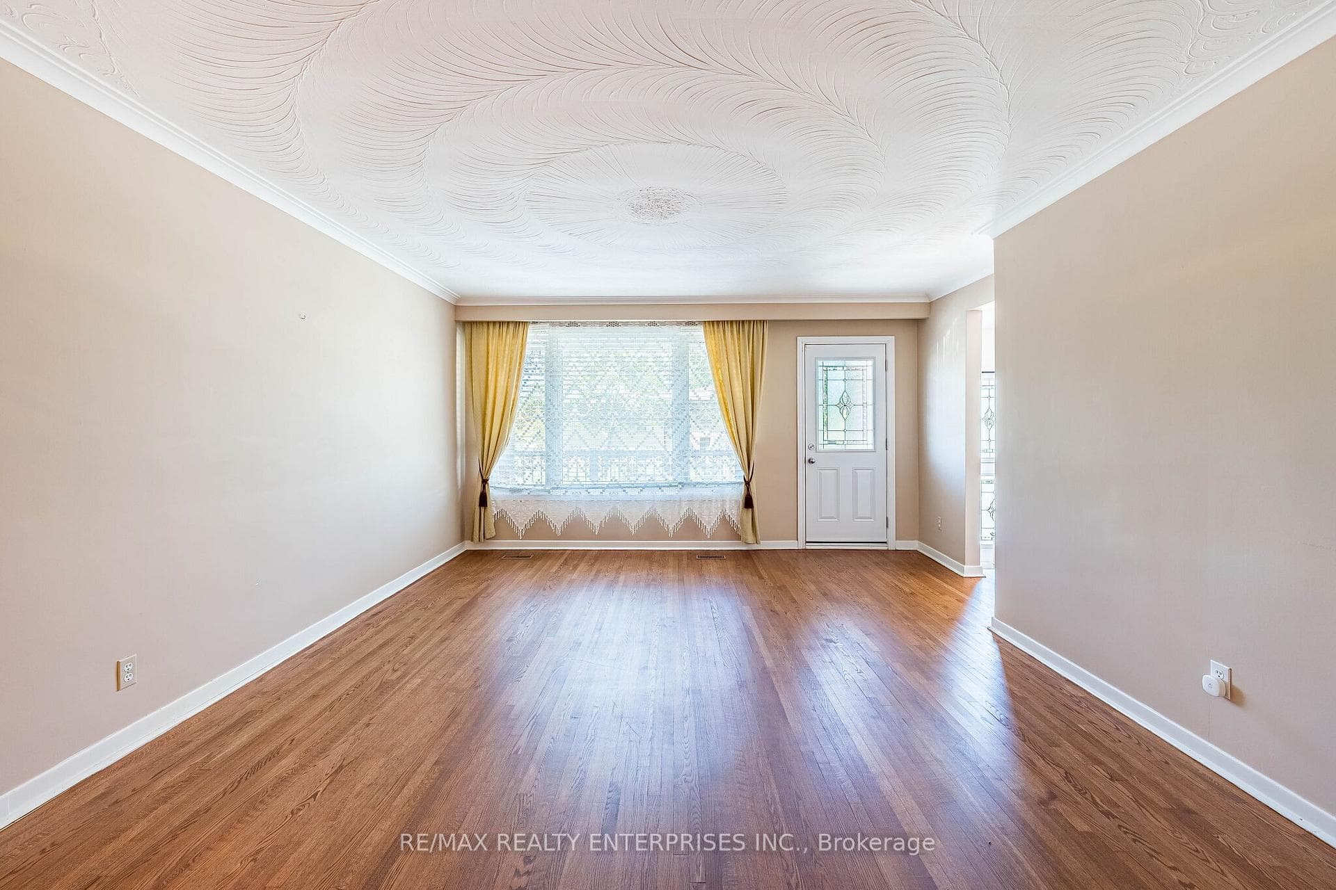 3669 Molly Avenue - Semi-Detached photo 7 of 42 in Mississauga, Ontario