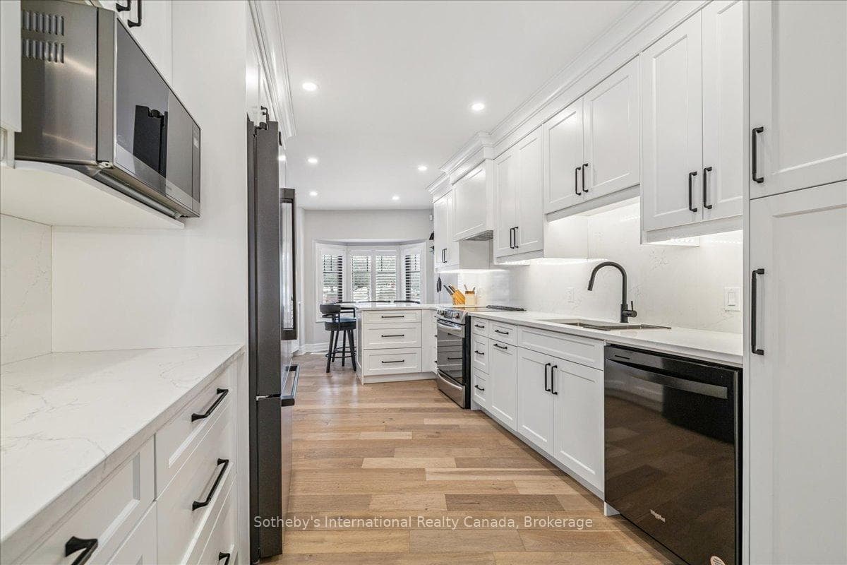 10 Southwind Terrace - Townhouse photo 12 of 43 in Oakville, Ontario