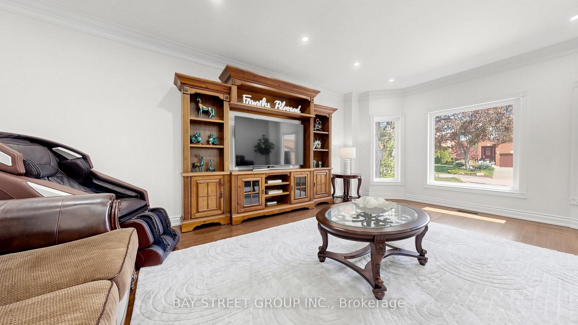 1742 Sir Monty's Drive - Detached photo 6 of 43 in Mississauga, Ontario