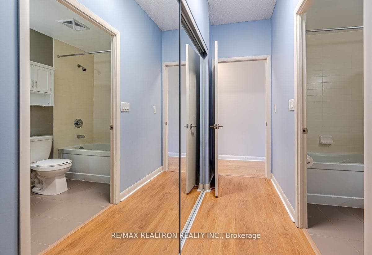 15 Bruyeres Mews Unit 1008 - Condo photo 15 of 33 in Downtown Toronto / Waterfront, Ontario