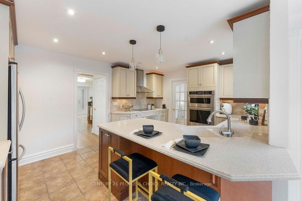 2250 Kenbarb Road - Detached photo 13 of 49 in Mississauga, Ontario