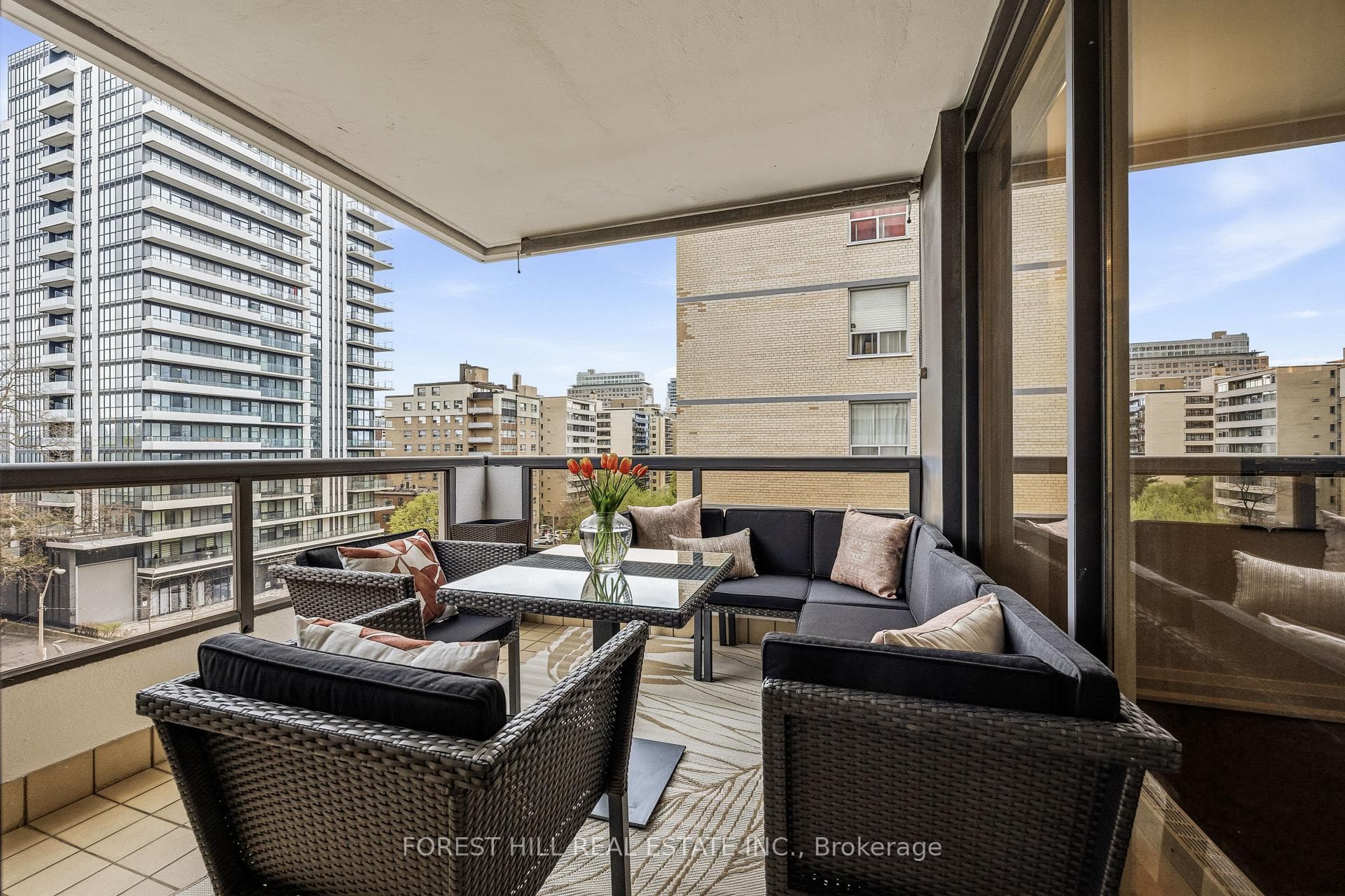 616 Avenue Road Unit 402 - Condo photo 8 of 22 in Annex / Yorkville / Summerhill, Ontario