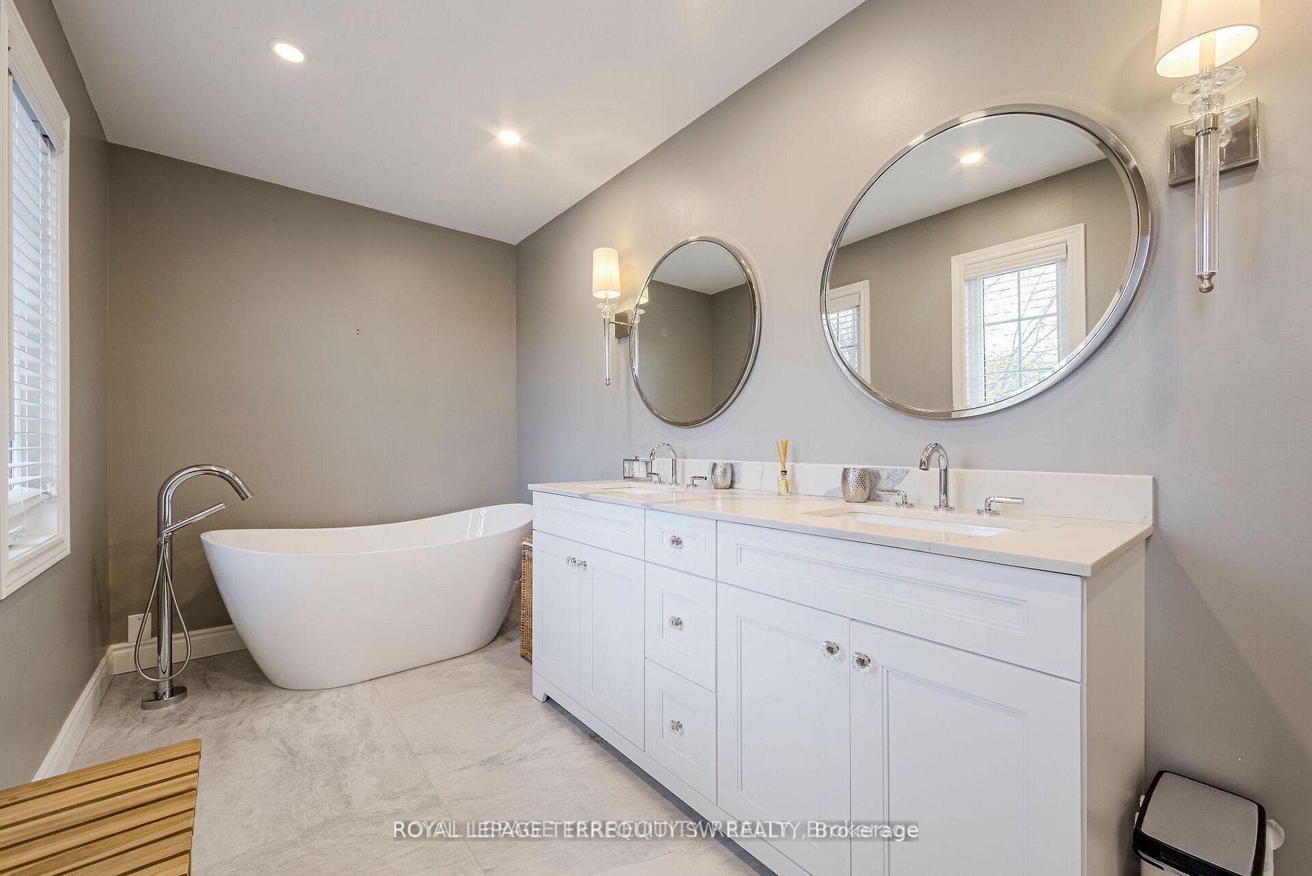 2025 Parklane Crescent - Detached photo 24 of 50 in Burlington, Ontario