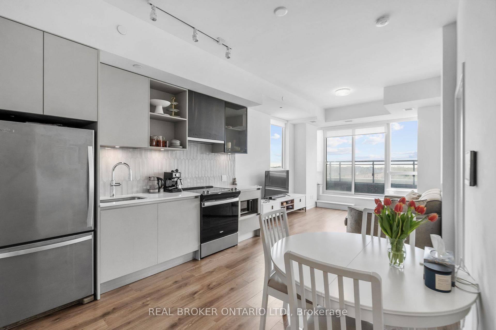 405 Dundast Street Unit 328 - Condo photo 17 of 33 in Oakville, Ontario