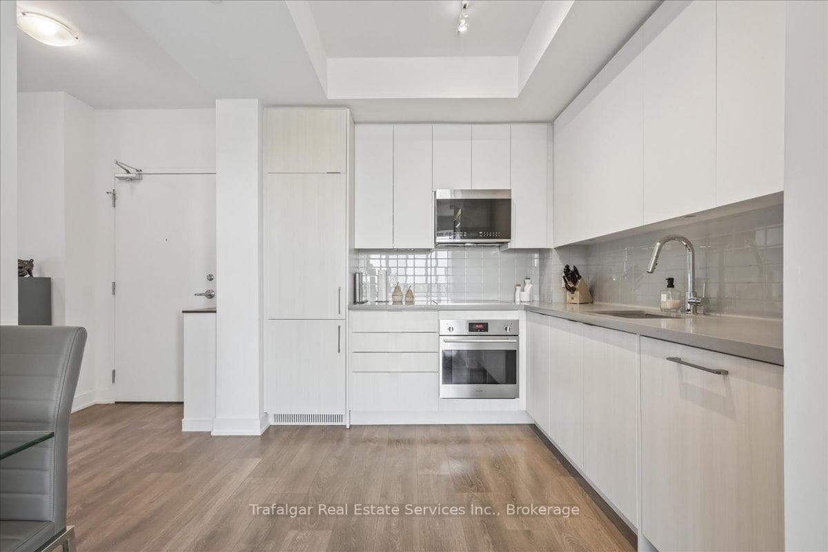 297 Oak Walk Drive Unit 1807 - Condo photo 9 of 35 in Oakville, Ontario