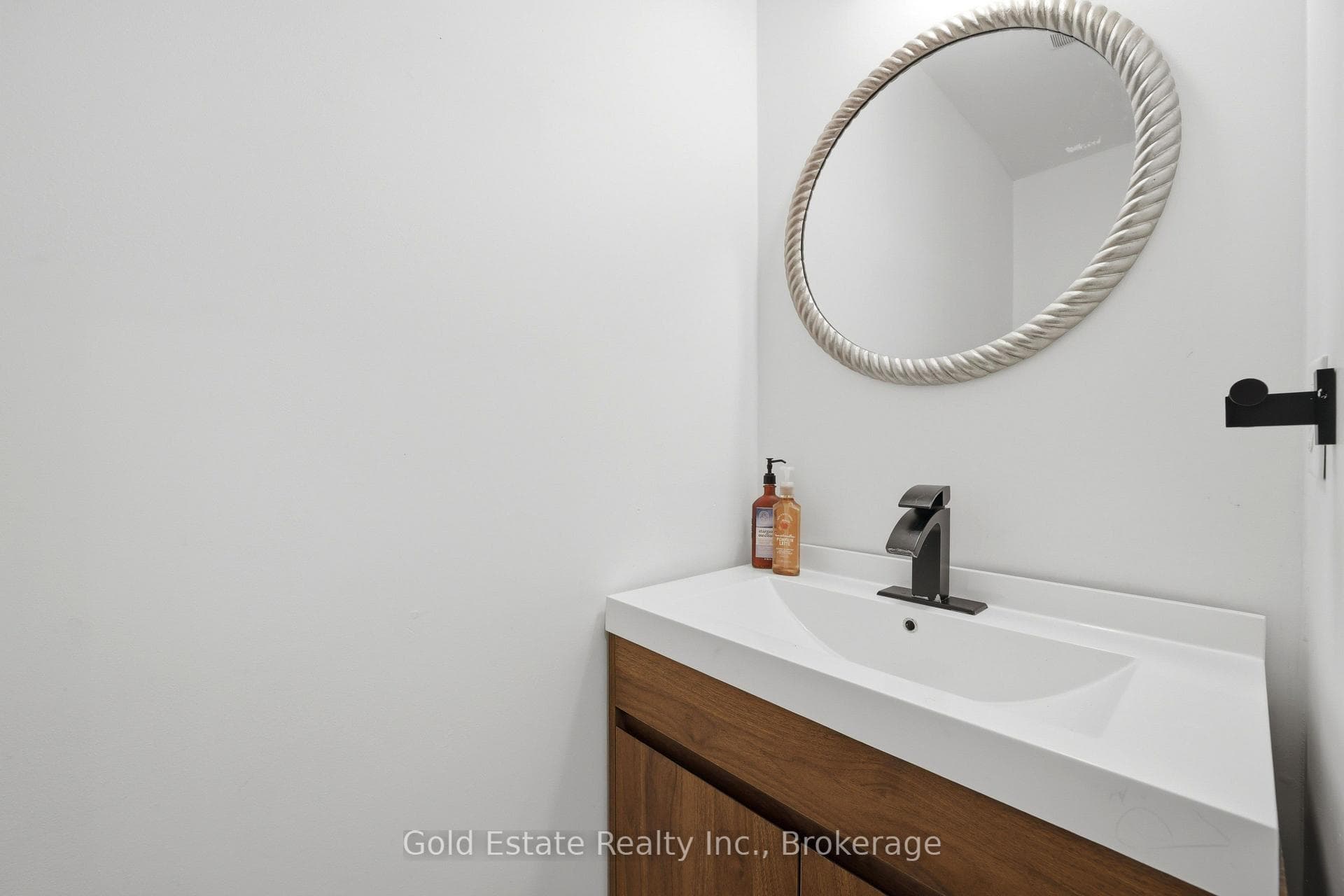 4875 Valera Road - Townhouse photo 12 of 23 in Burlington, Ontario