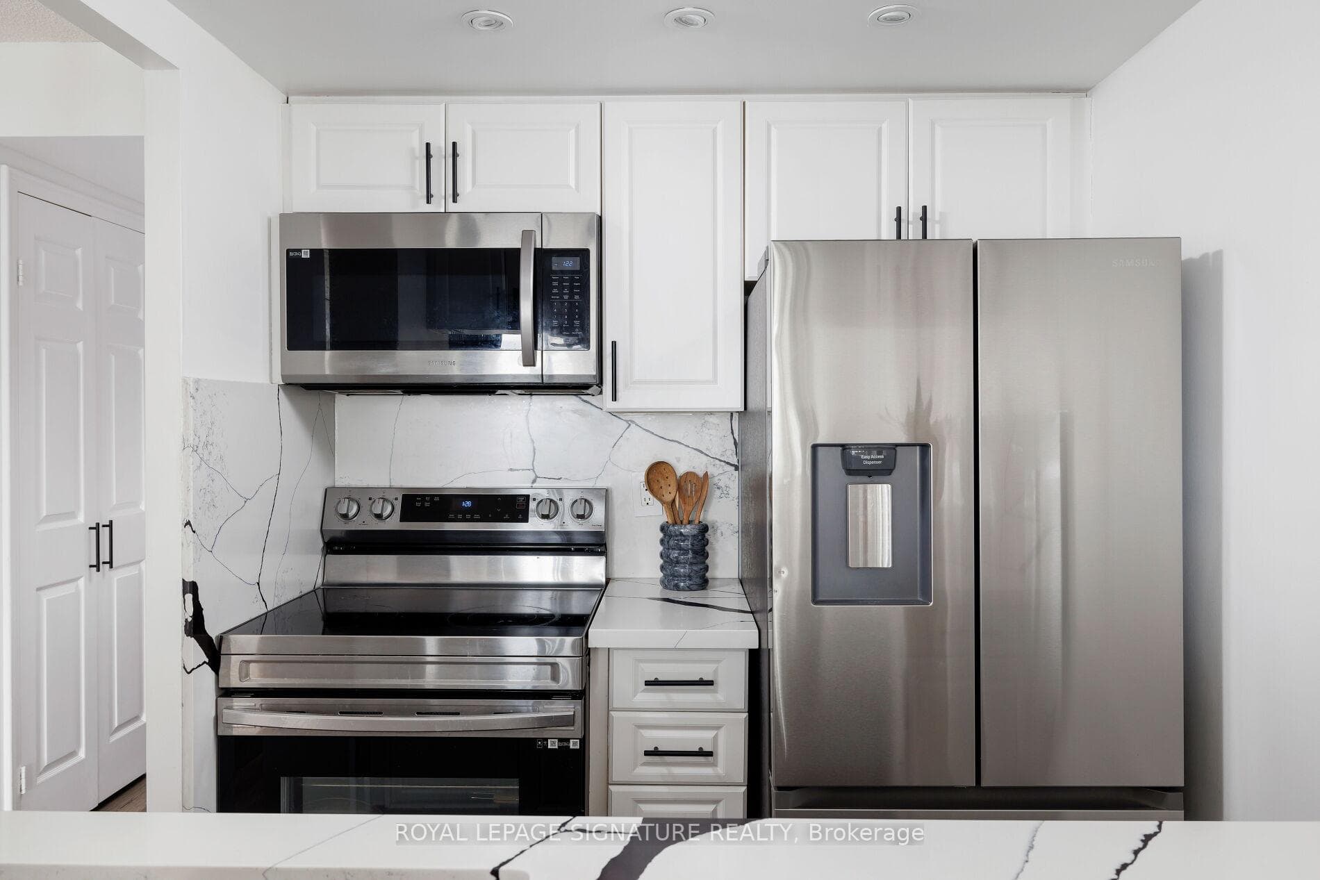880 Dundas Street Unit 909 - Condo photo 7 of 25 in Mississauga, Ontario