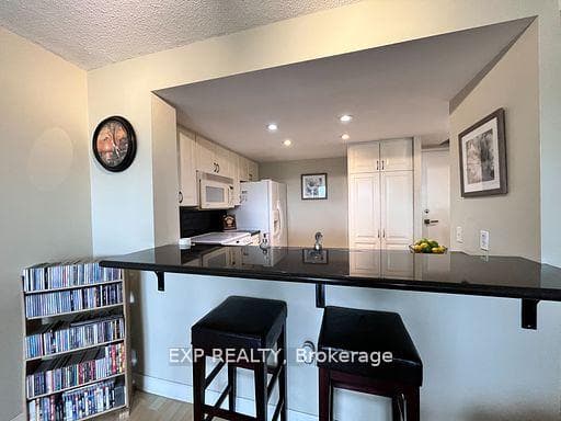 725 King Street Unit 705 - Condo photo 4 of 14 in Downtown Toronto / Waterfront, Ontario