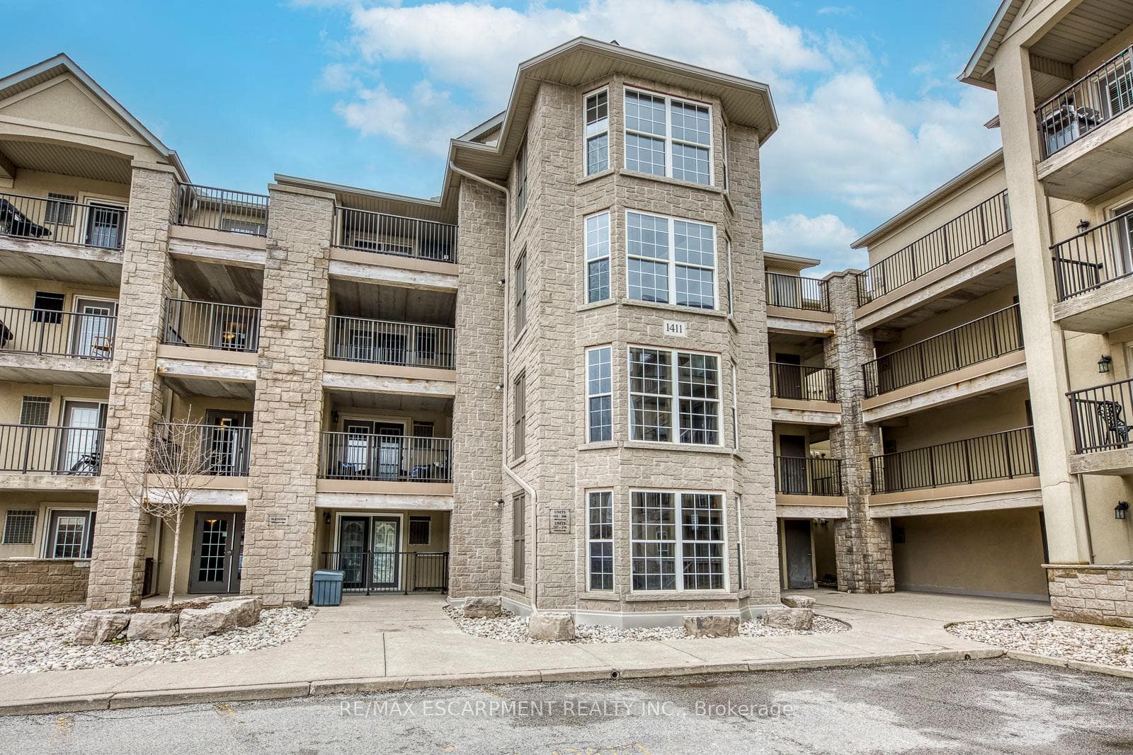 1411 Walkers Line Unit 302 - Condo for sale in Tyandaga, Ontario