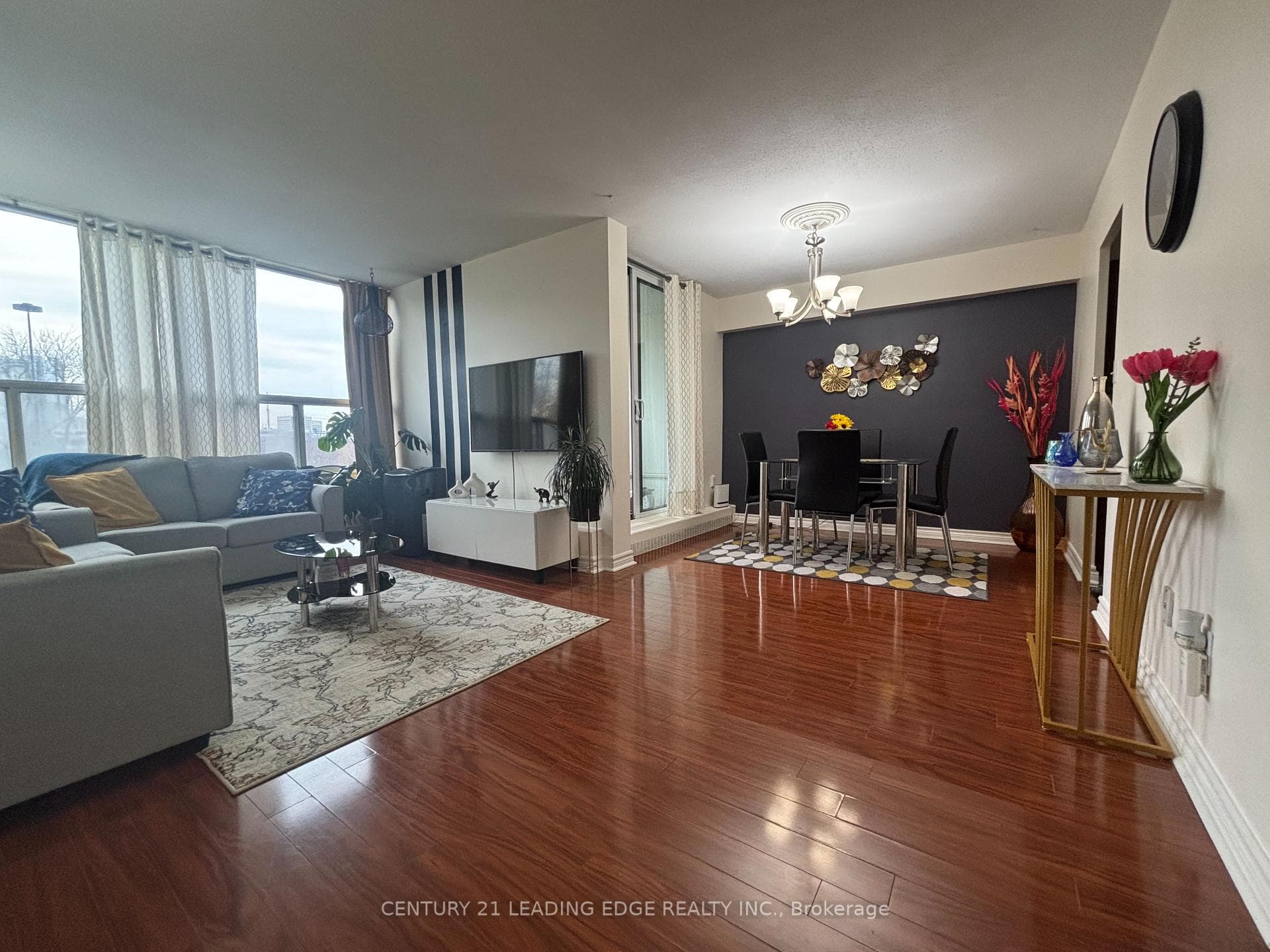 15 Vicora Linkway N/A Unit 304 - Condo photo 2 of 30 in Flemingdon Park / Don Mills, Ontario