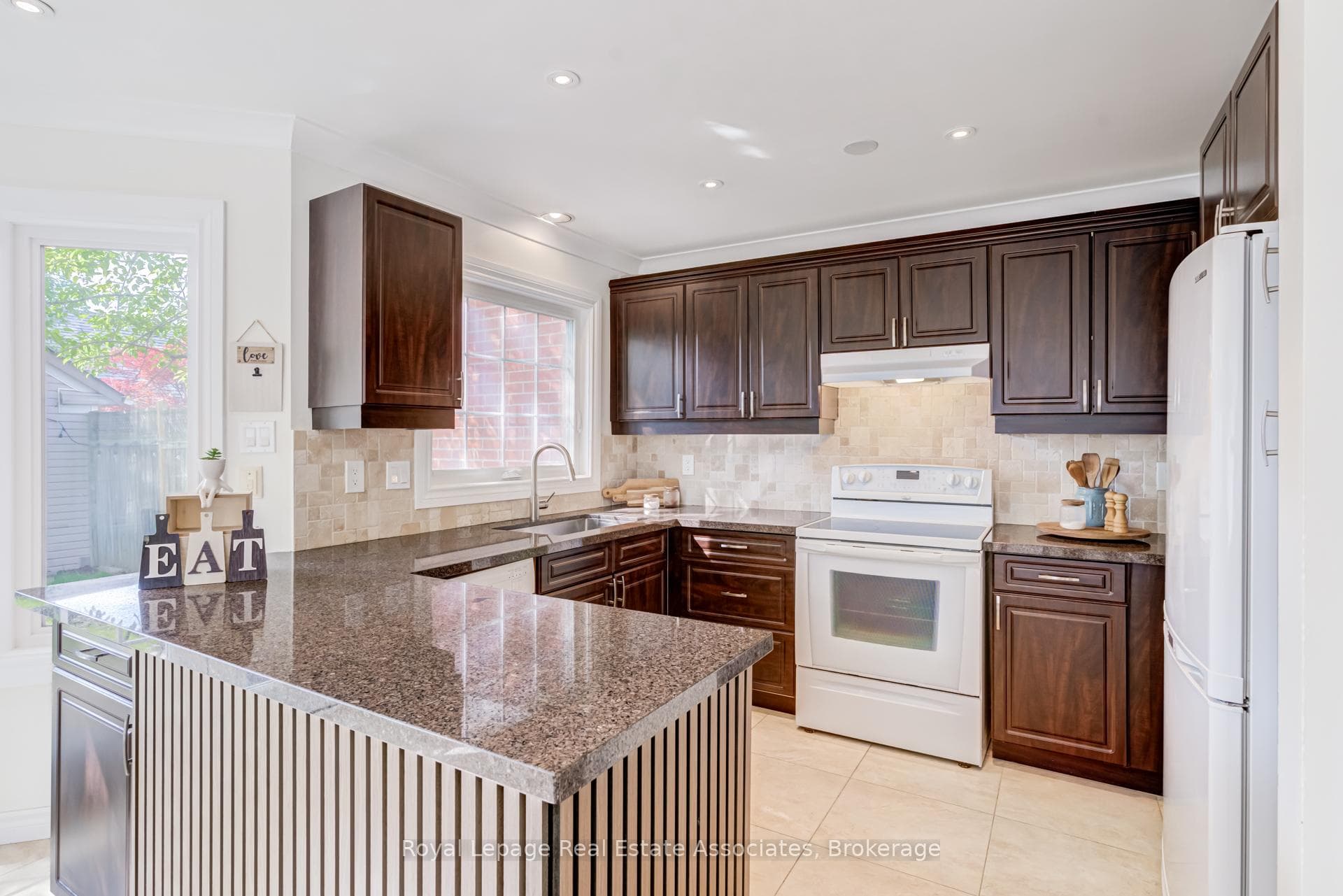 1179 Treetop Terrace - Townhouse photo 14 of 50 in Oakville, Ontario
