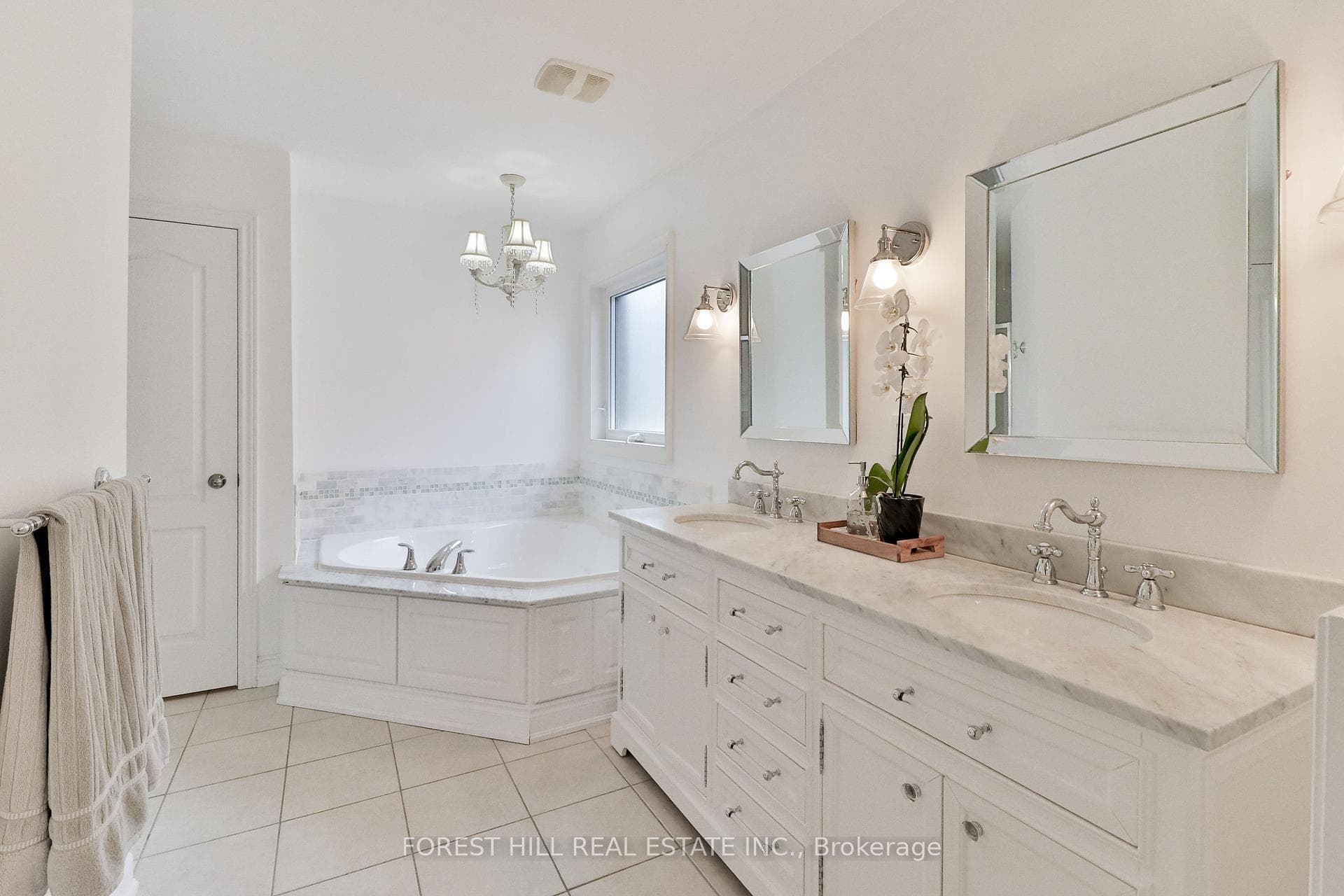 327 Turning Leaf Road - Detached photo 28 of 43 in Oakville, Ontario