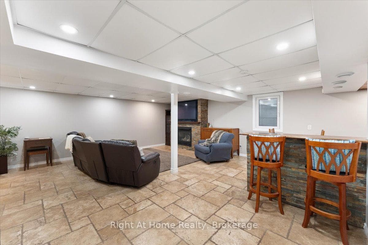 437 Shoreacres Road - Detached photo 34 of 50 in Burlington, Ontario