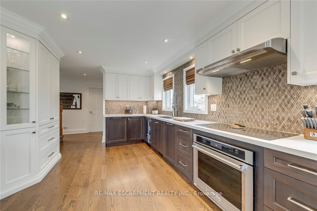 3311 SPRINGVALE Court - Detached photo 16 of 50 in Burlington, Ontario
