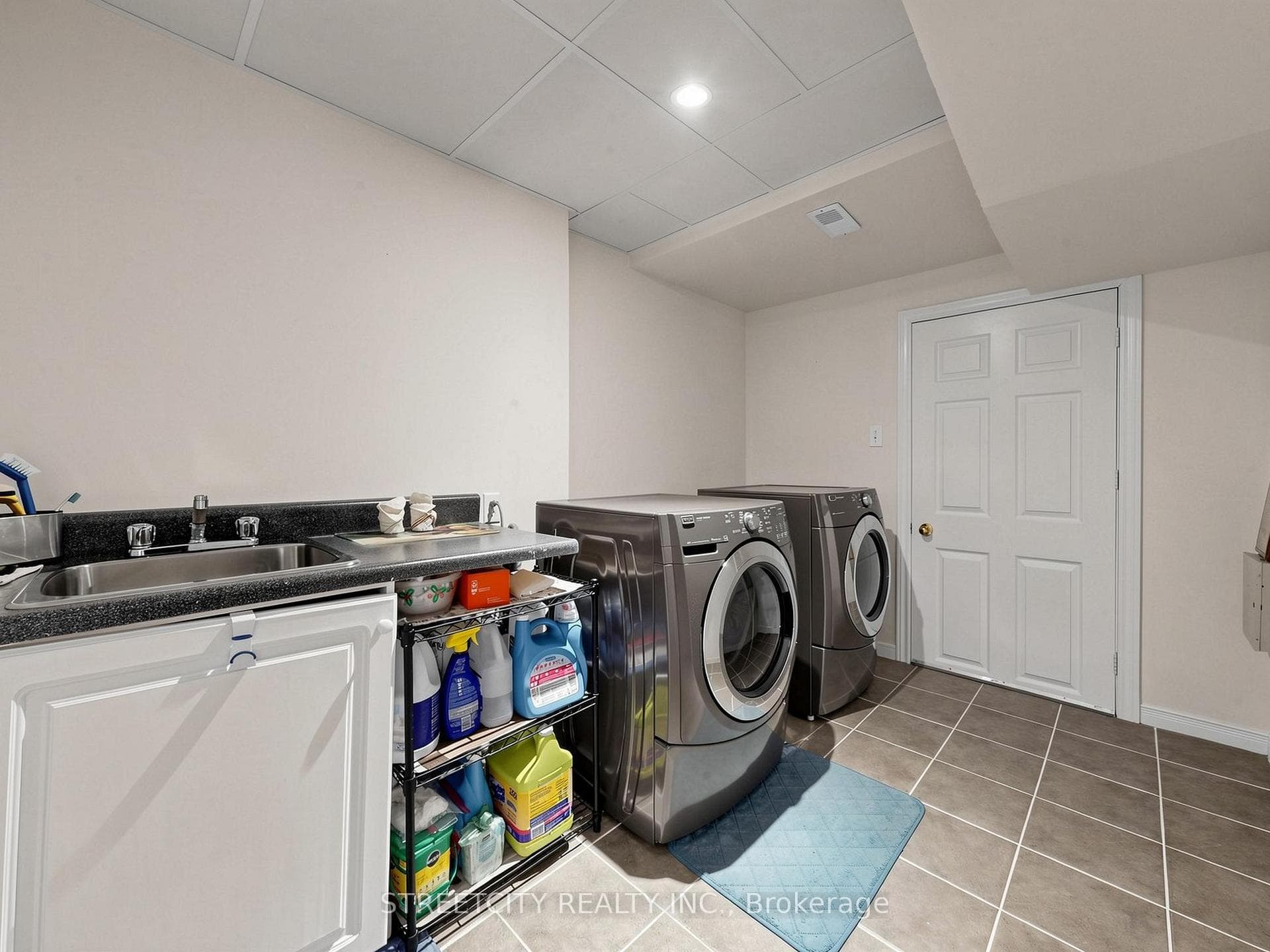 78 Waterbury Street - Townhouse photo 40 of 50 in Caledon, Ontario