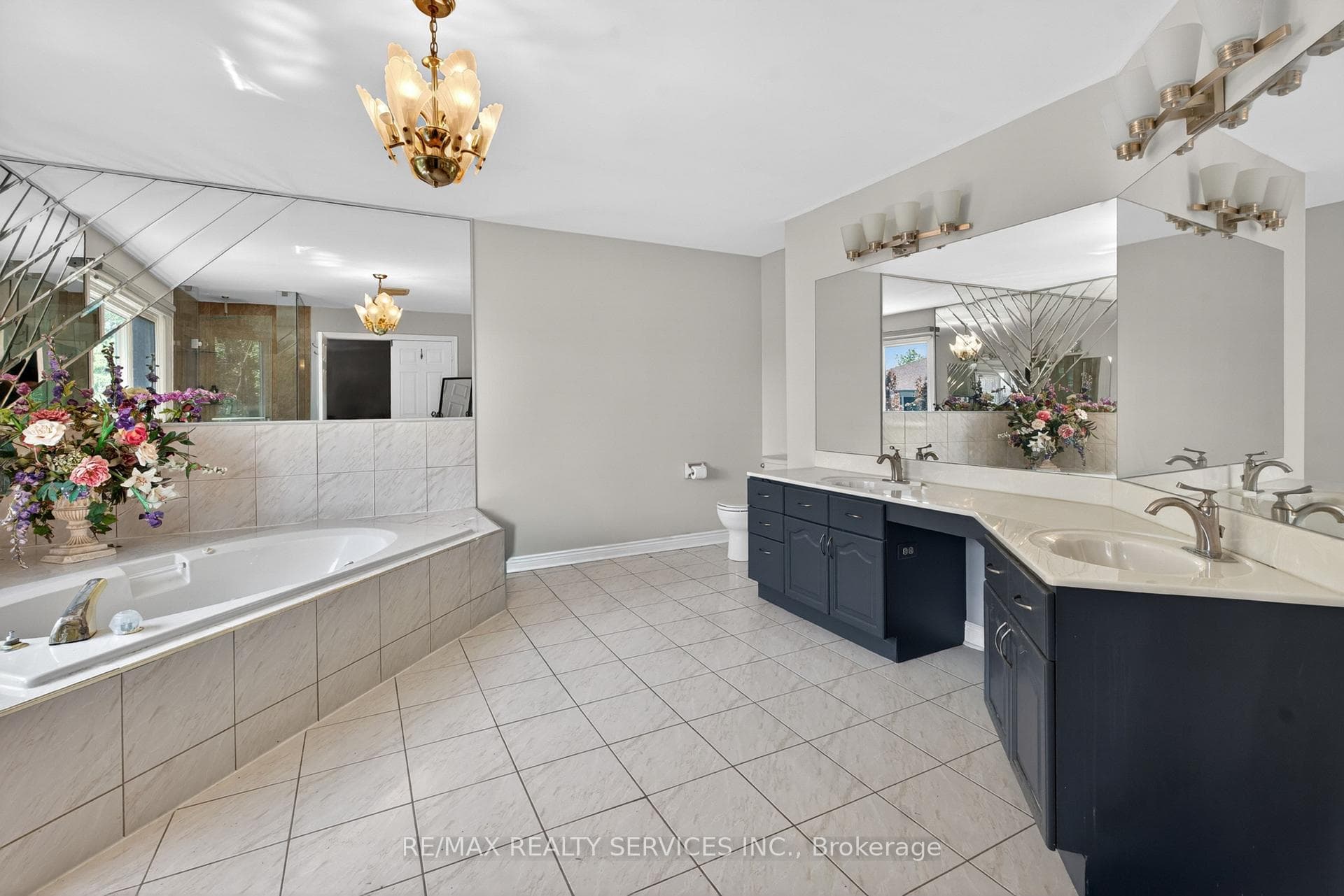 2069 Schoolmaster Circle - Detached photo 34 of 49 in Oakville, Ontario