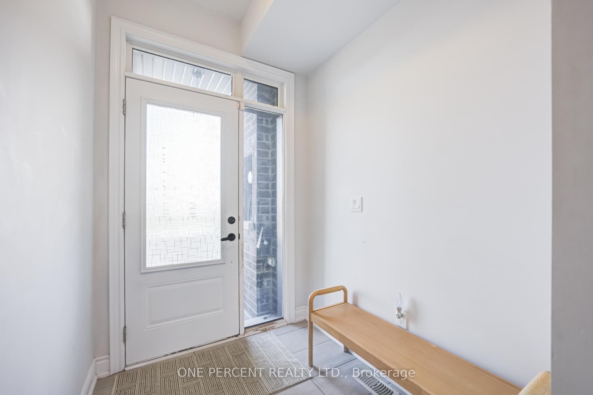 656 Tupelo Court - Townhouse photo 5 of 45 in Mississauga, Ontario
