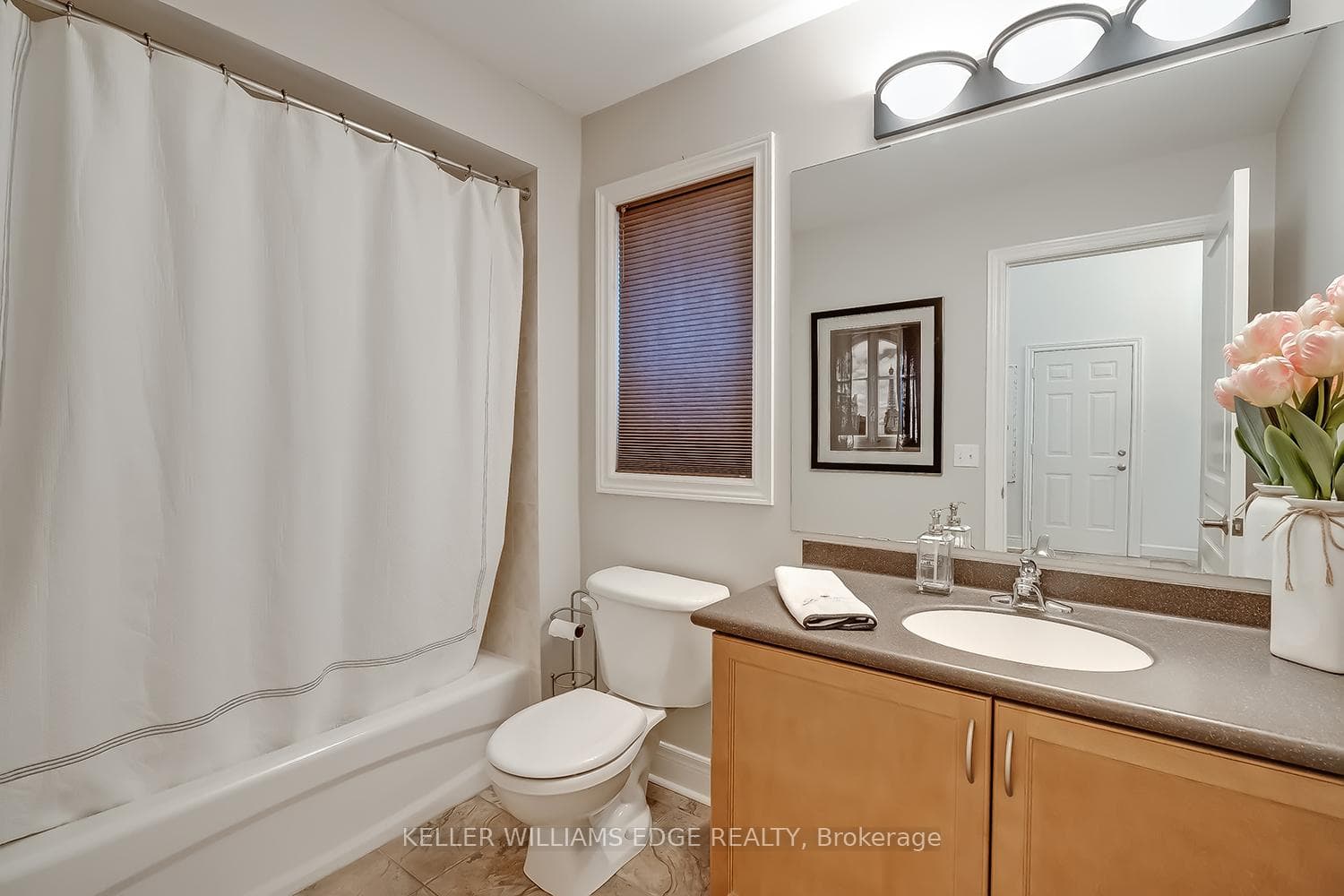 4285 Couples Crescent - Detached photo 6 of 46 in Burlington, Ontario