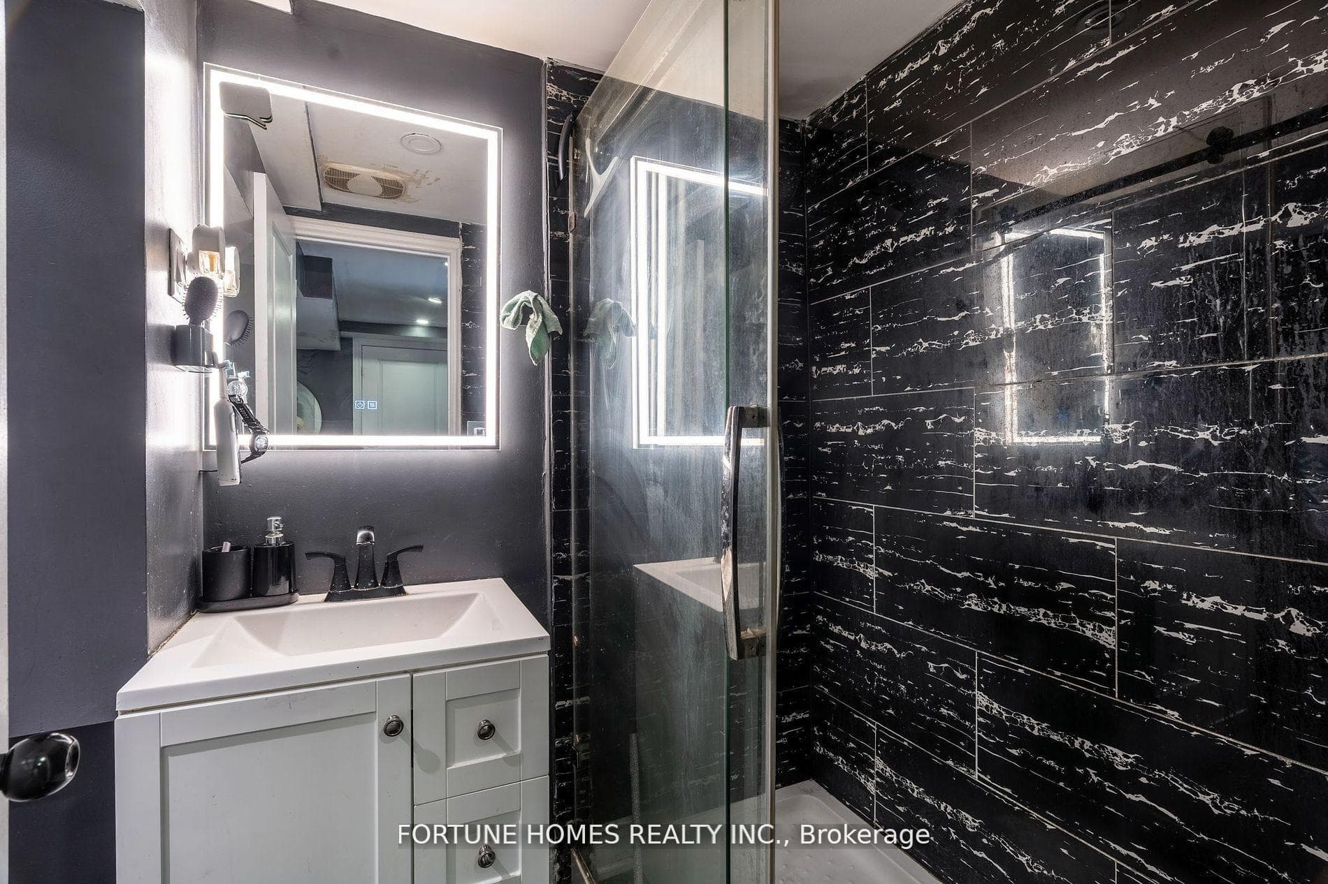 21 Garden Avenue - Detached photo 21 of 33 in Brampton, Ontario