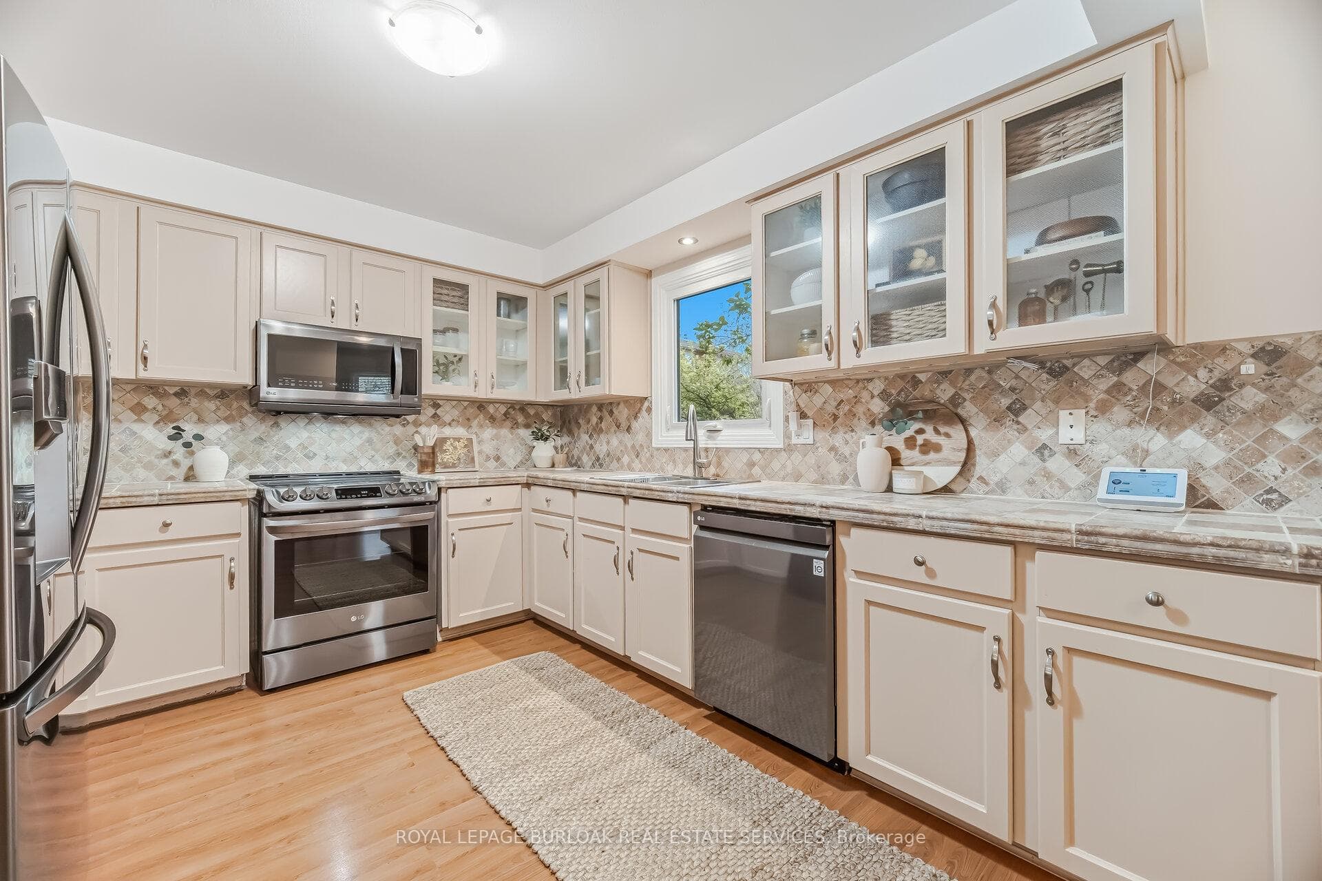 1004 Roxborough Drive - Detached photo 13 of 50 in Oakville, Ontario